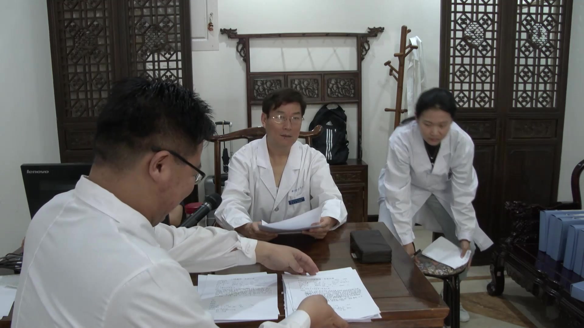 气滞血瘀寒凝胞宫：42岁瘿病患者月经不调伴失眠的活血温经健脾法