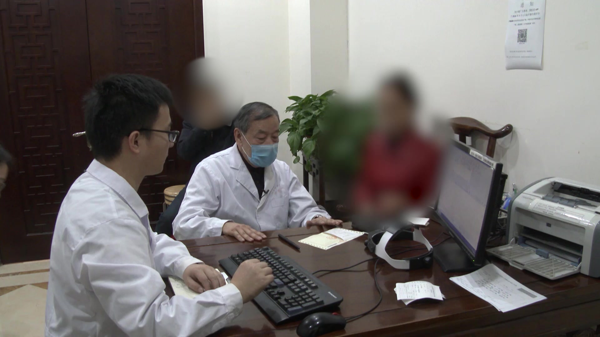 肝郁气滞卫阳不固：52岁女性头痛40年伴高血压的逍遥散加减治验
