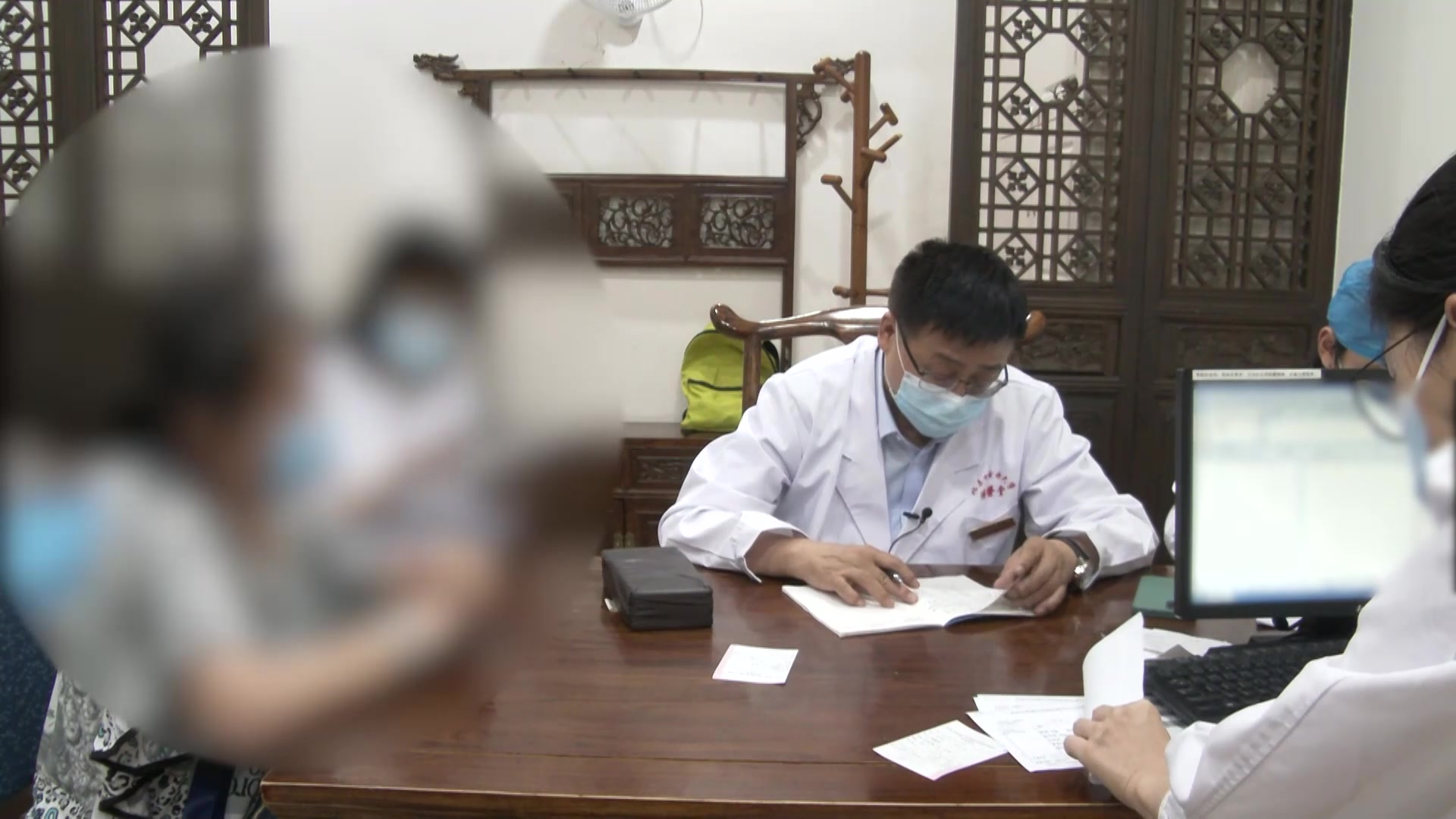 气郁痰凝：62岁瘿瘤患者服药后尿灼热的调方加减