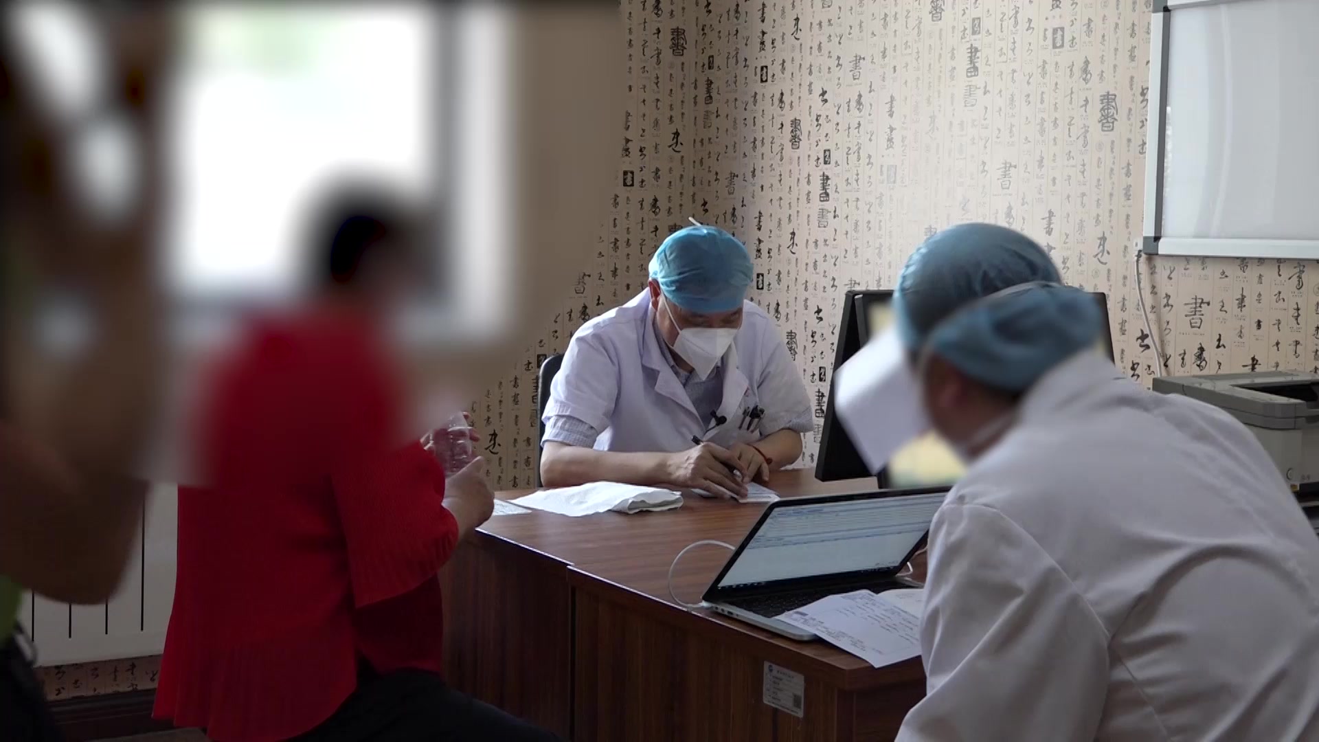 肝郁脾虚湿浊内蕴：66岁女性脂肪肝伴食泻的疏肝健脾化湿颗粒治疗
