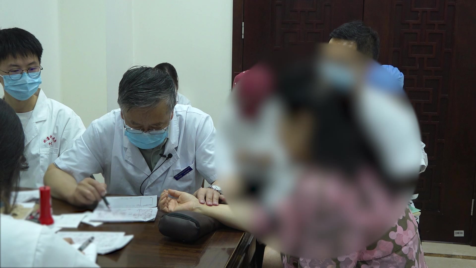 气血虚弱气滞血瘀：63岁女性体位性头晕的益气活血通络法