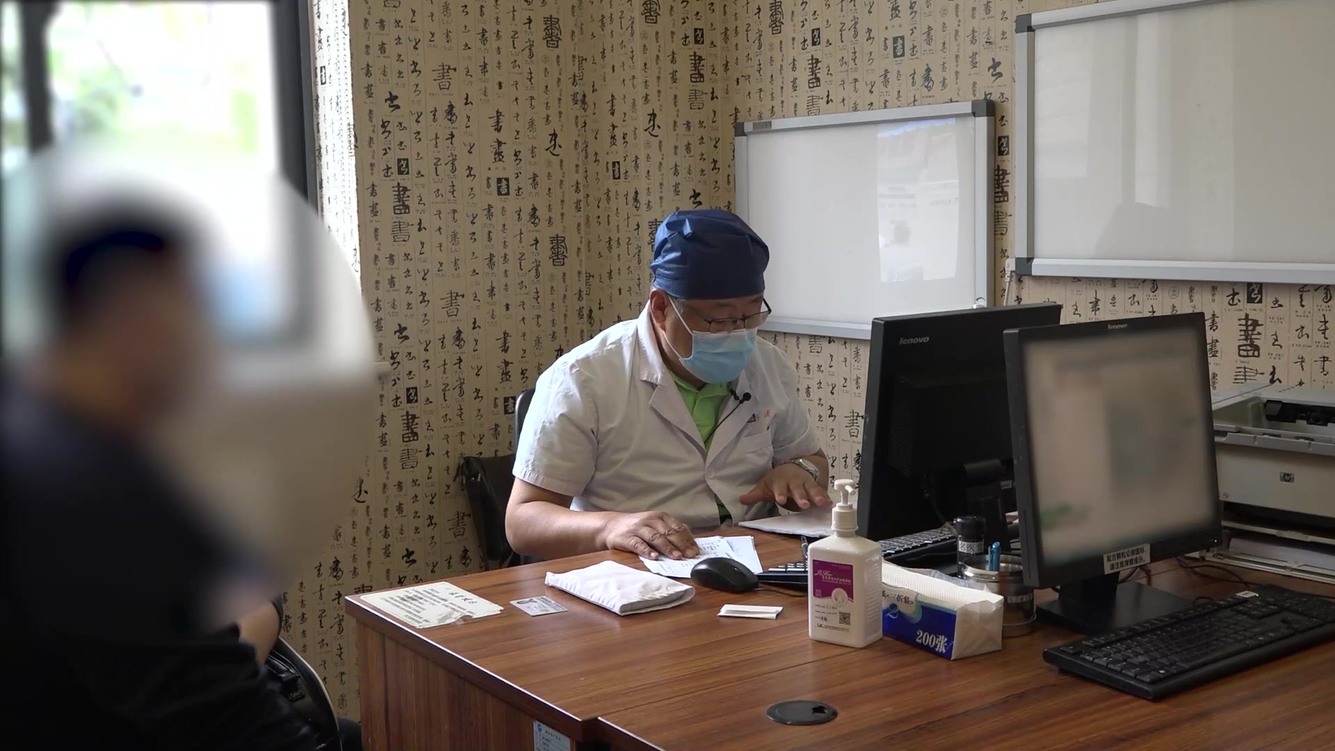 寒湿内蕴肠络瘀滞：22岁男性克罗恩病复诊的温化活血调方与饮食管理