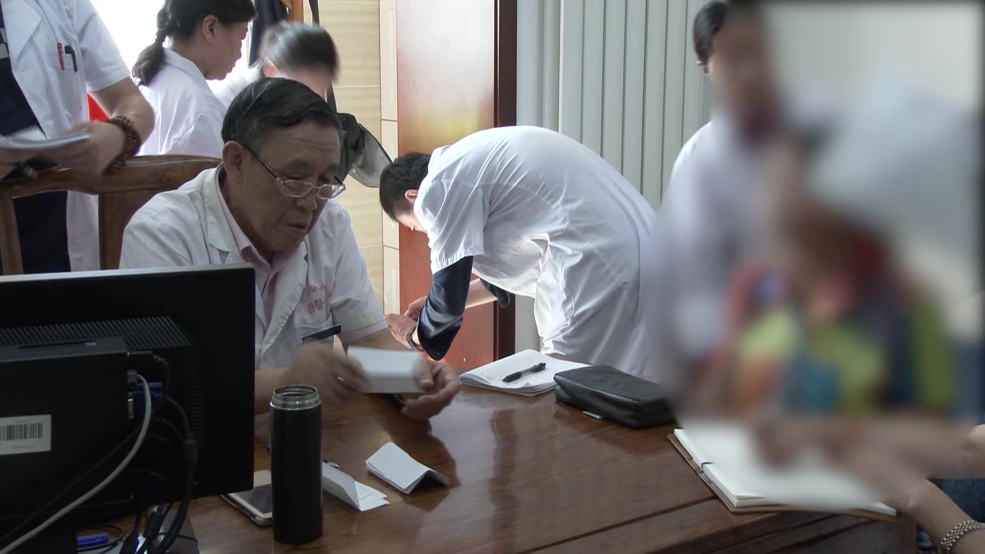 气虚血涩脑络瘀阻：61岁女性左侧头痛麻木的补阳还五合散风通络法