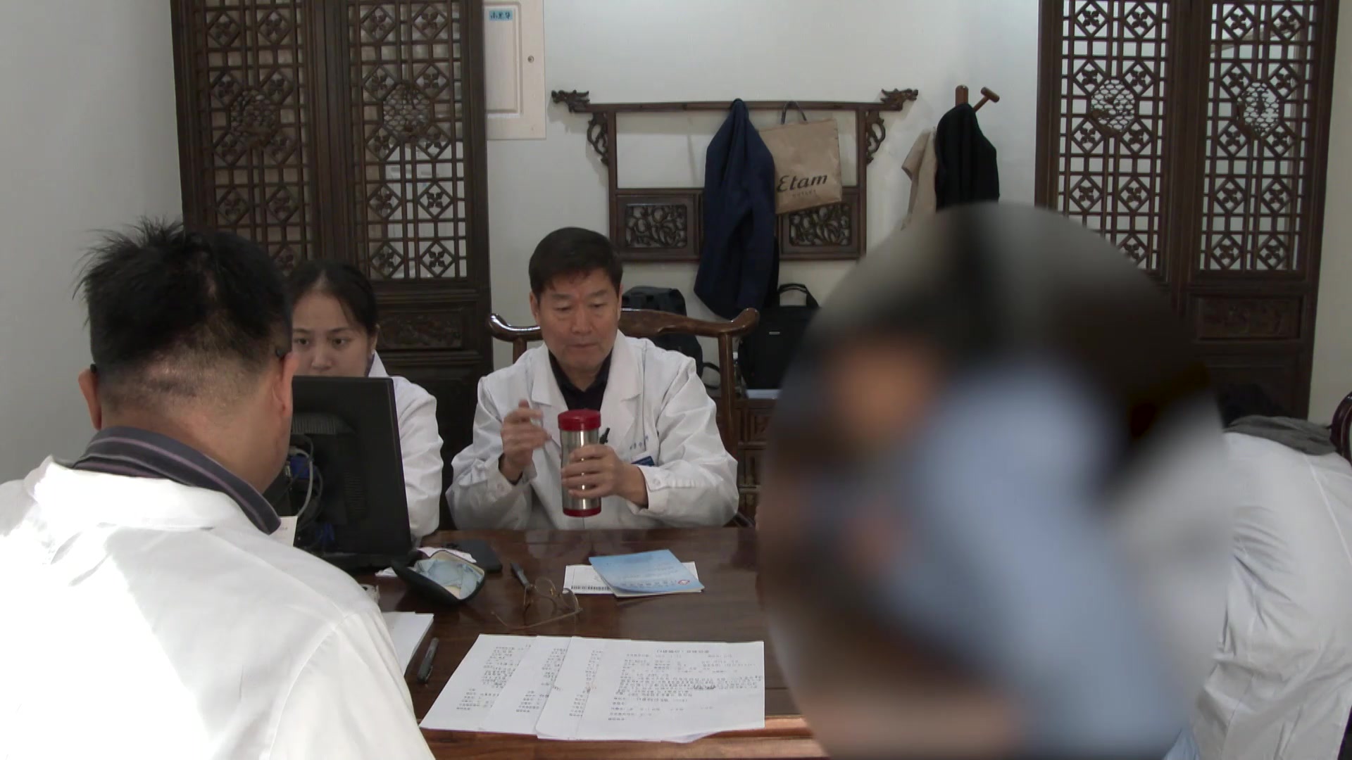 气虚血瘀耳窍失养：55岁女性耳鸣脑鸣复诊的益气活血调方思路