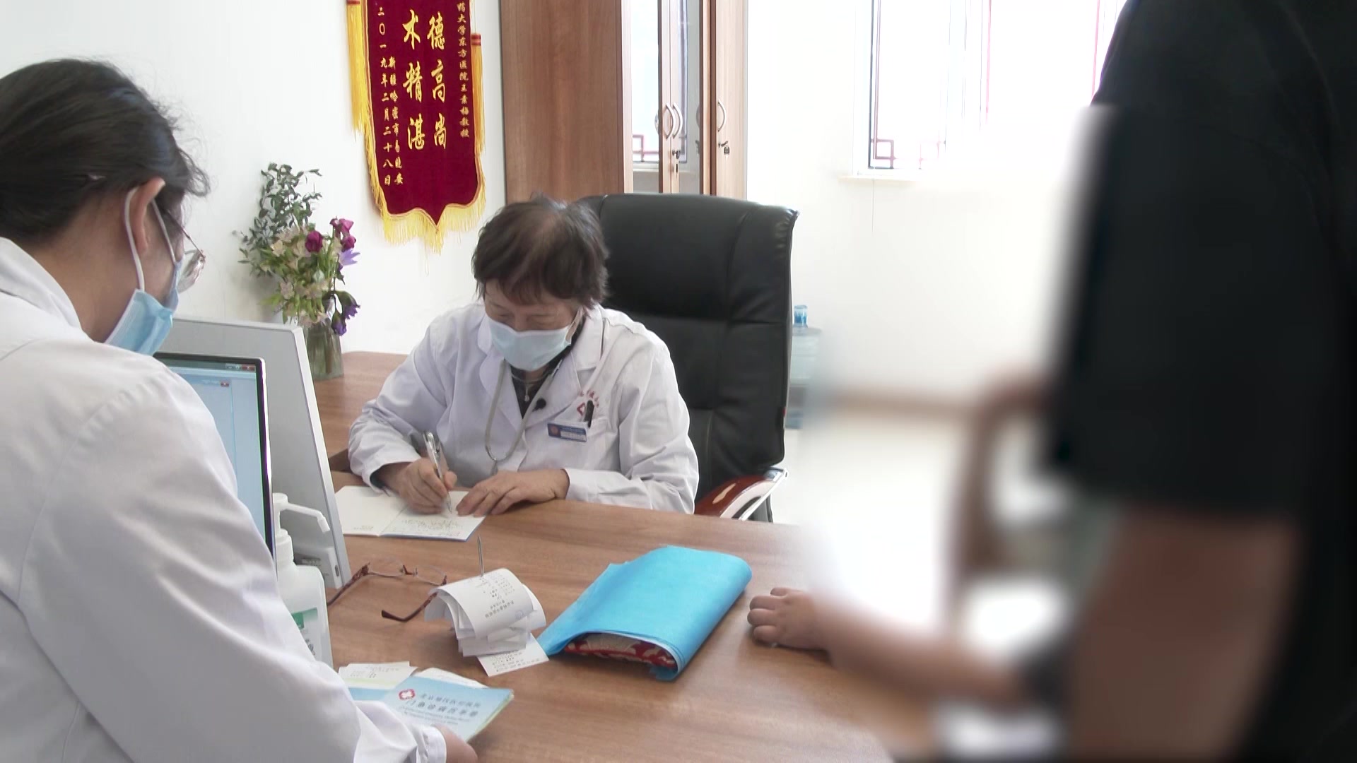 脾虚肝亢津伤风动：9岁抽动症患儿翻眼鼻干的健脾息风养阴法