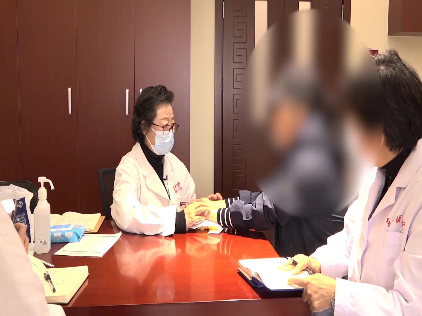 营卫不和阳气内郁：44岁女性腰肩疼痛怕冷的桂枝柴胡汤调治