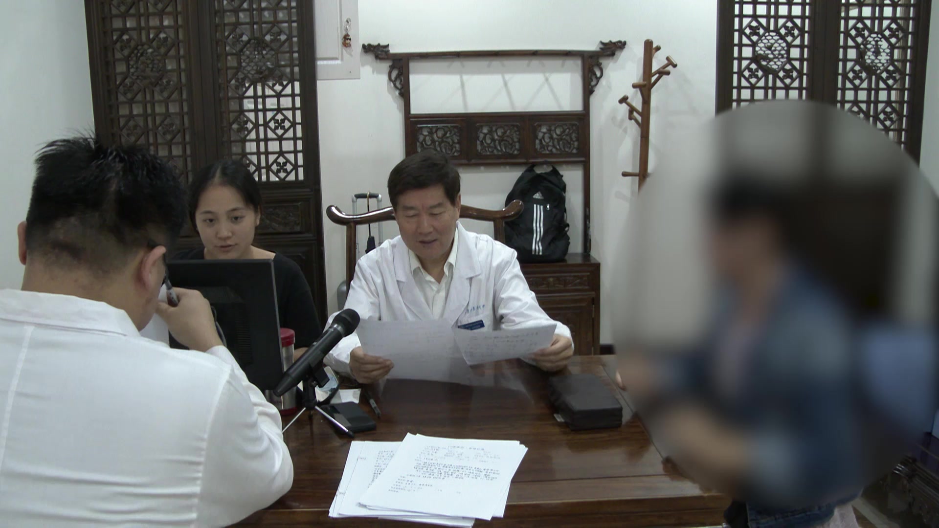 肝郁血瘀肝肾不足：28岁女性脱发复发伴痤疮的疏肝活血补益法