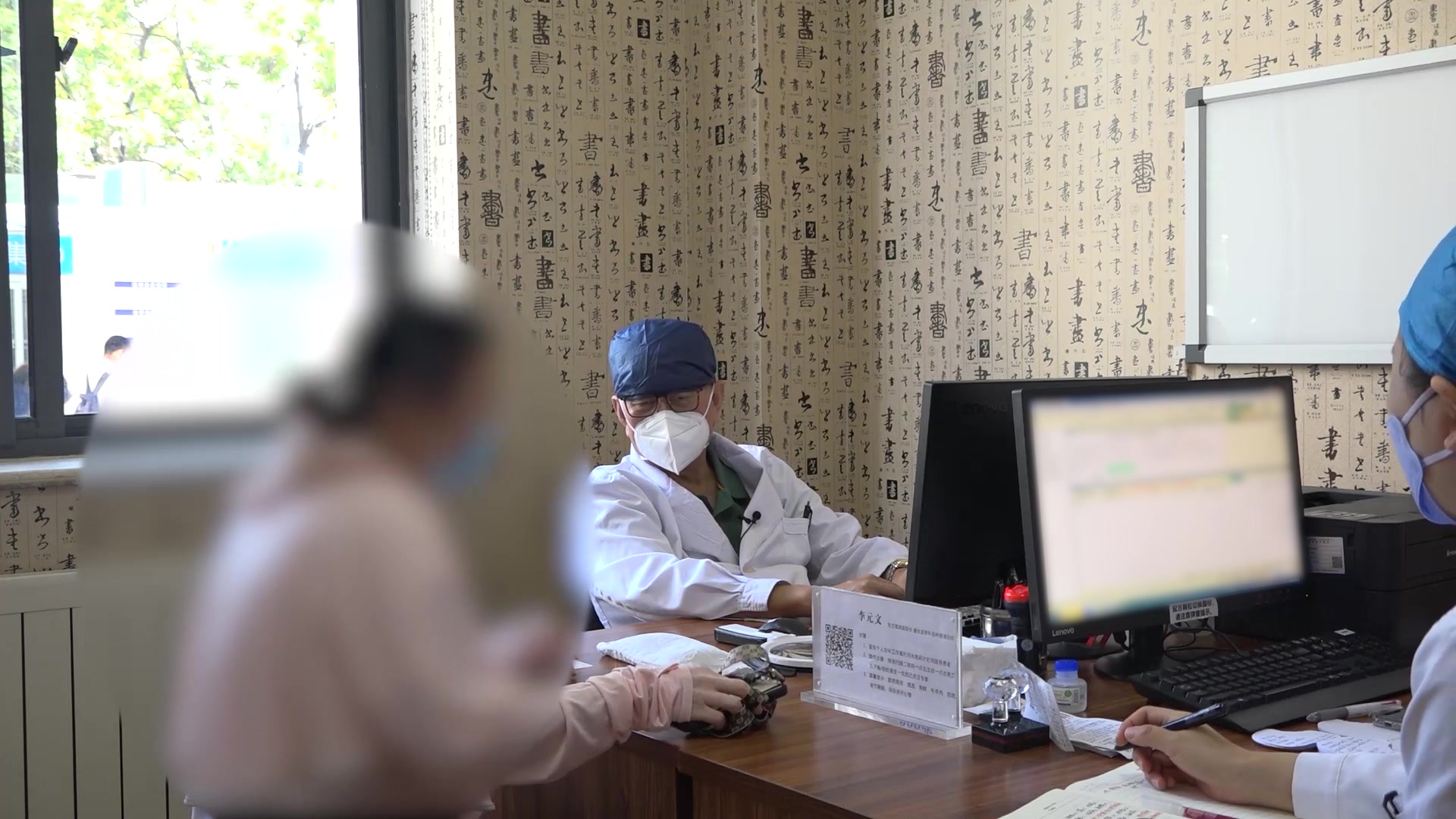 肝郁脾虚气血瘀滞：39岁女性泛发型白癜风的中药内外合治