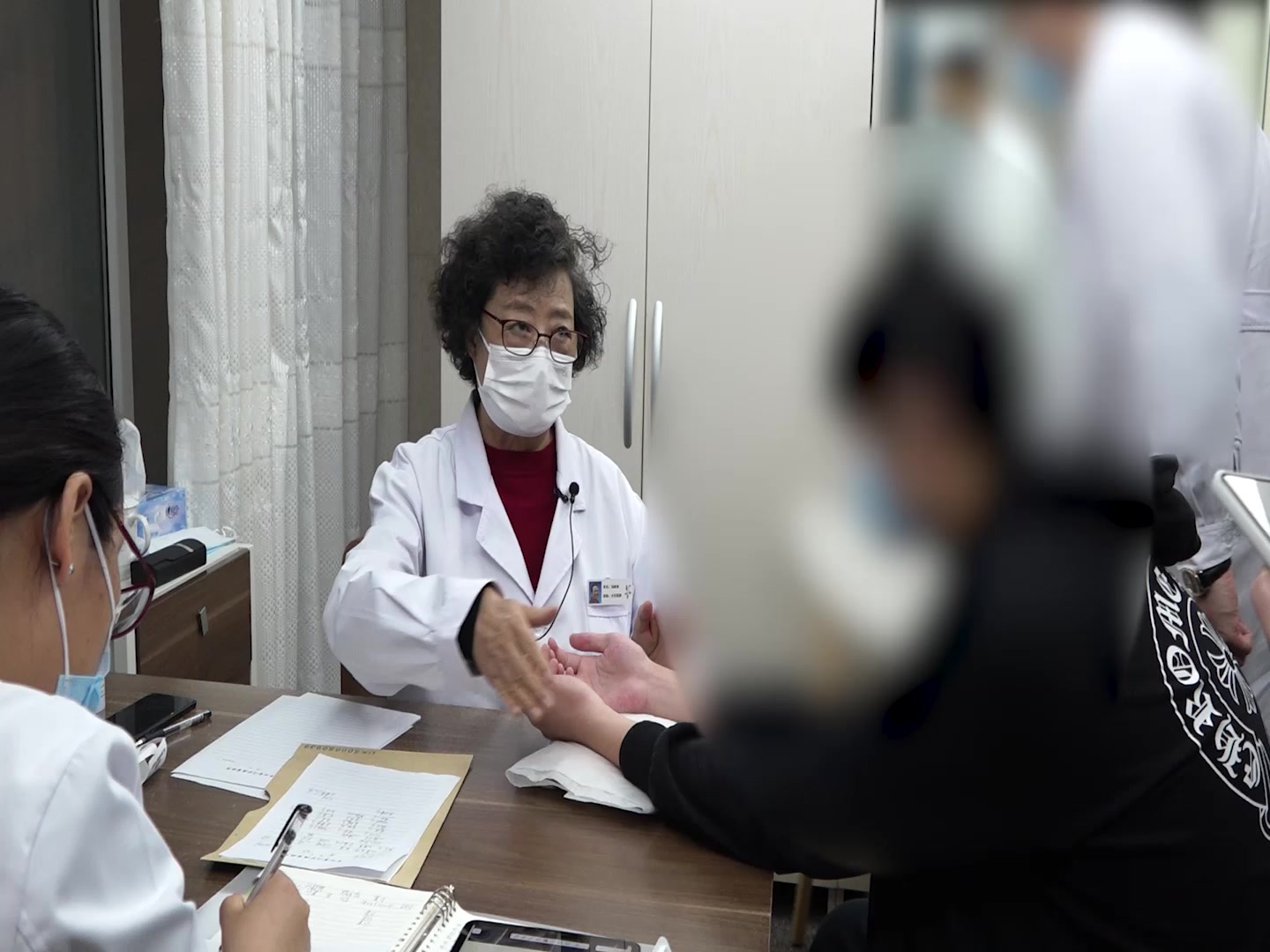 风寒外束里热内郁：14岁少年感冒鼻塞流涕烦躁的疏风清热法