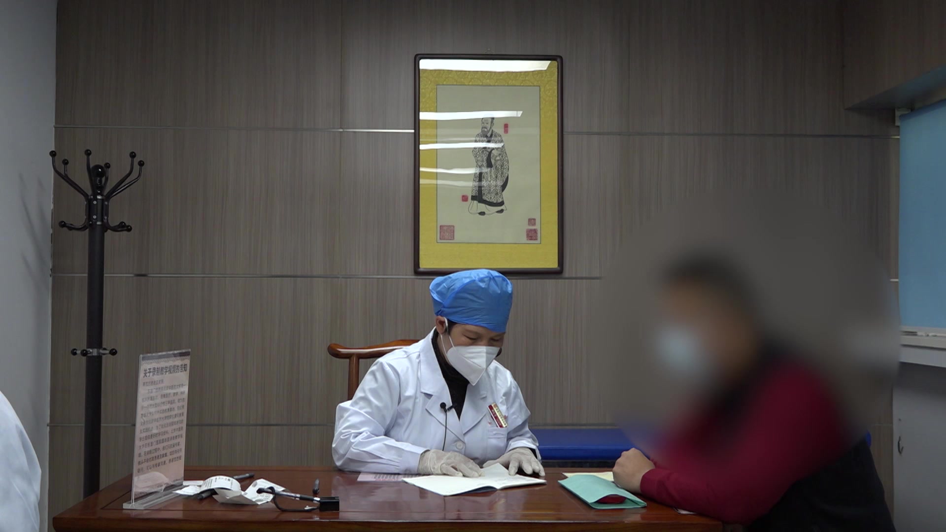 肝肾阴虚湿热内蕴：39岁男性高血压肾损害蹲起腿酸痛的调方减热法