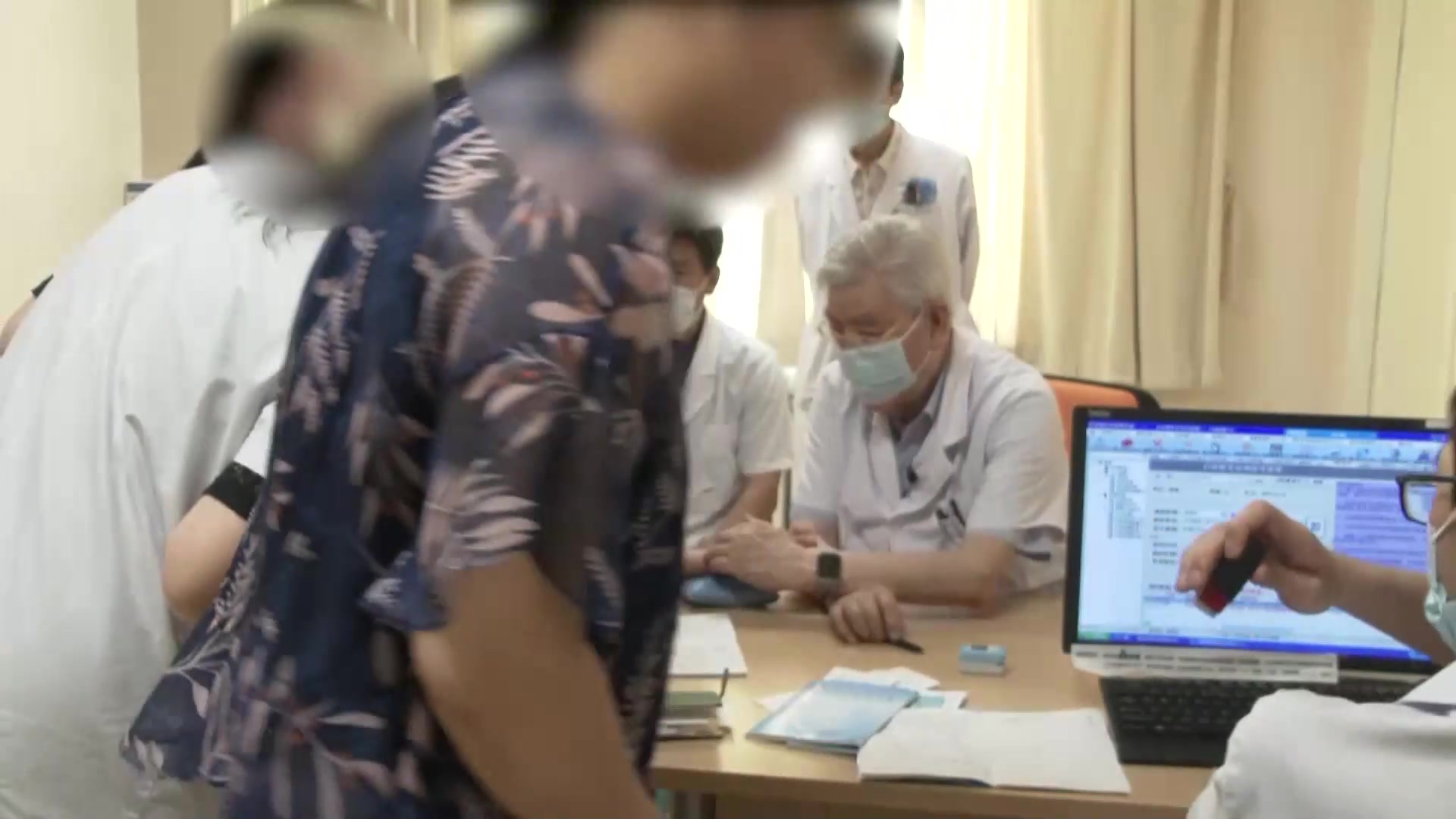 脾虚湿盛中阳不足：59岁肺腺癌靶向治疗中腹泻的温中健脾调方思路