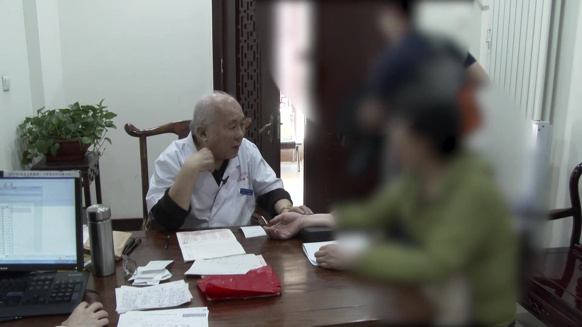 脾胃气虚湿浊内蕴：69岁胃炎患者胃脘痛食后缓解的健脾化湿固表法