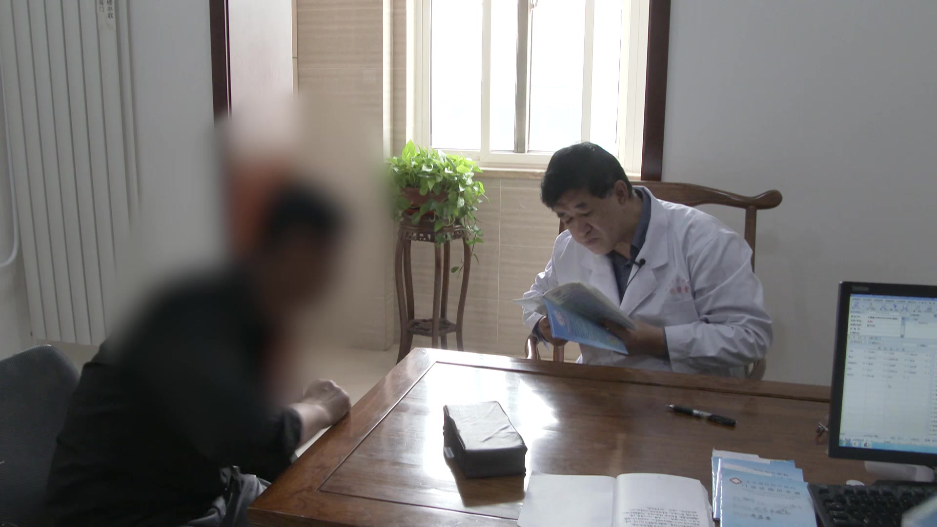 肝郁肾虚证：48岁男性胸闷憋闷伴失眠的疏肝解郁法