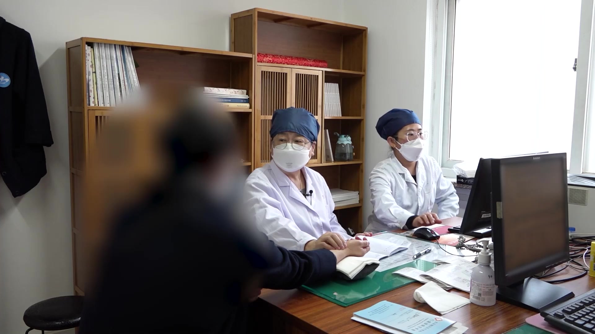 肝肾阴虚证：53岁更年期女性口干便秘伴口腔溃疡的滋阴降火法