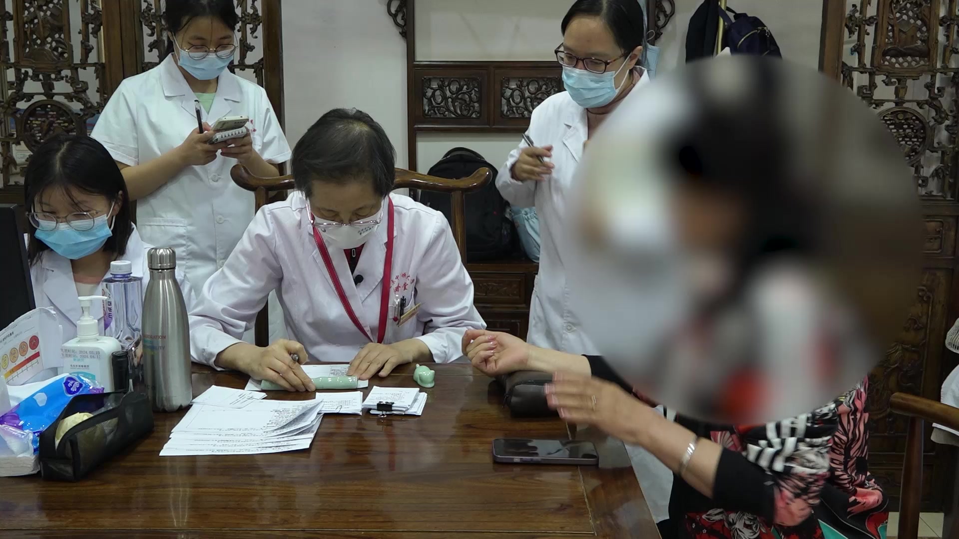 卫阳不固风湿痹阻：58岁女性怕冷肩痛咳嗽的祛风通络温阳化浊法