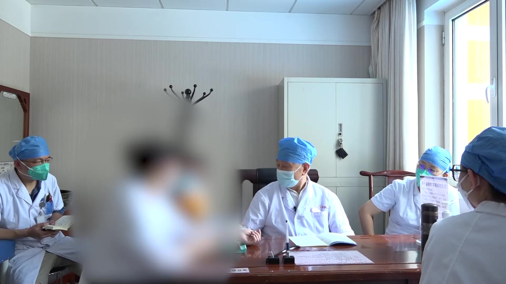 肝胆湿热肝胃不和：45岁多病共存患者胃脘胀满上火的清肝和胃法