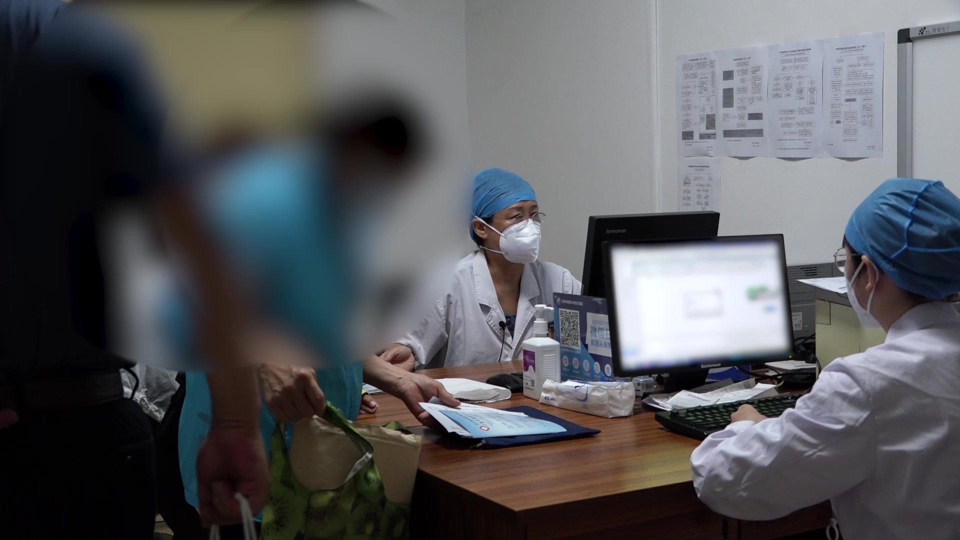 肝肾亏虚兼气滞血瘀：55岁女性结缔组织病皮肤黑斑伴关节疼痛的补益肝肾法