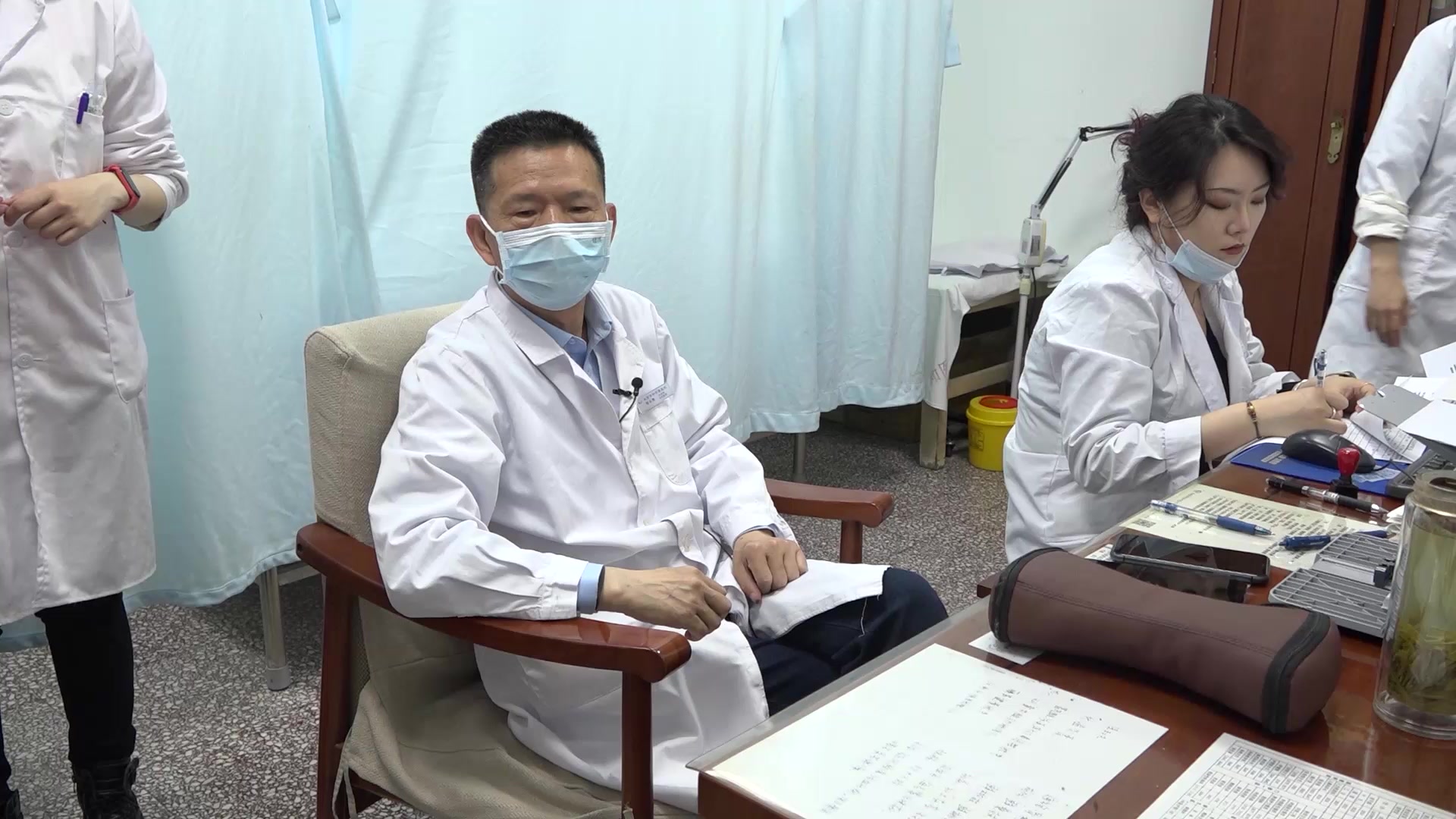 腰间盘突出（腰痛） 突发性耳聋 眼睛干涩 肾气不足 男 60岁