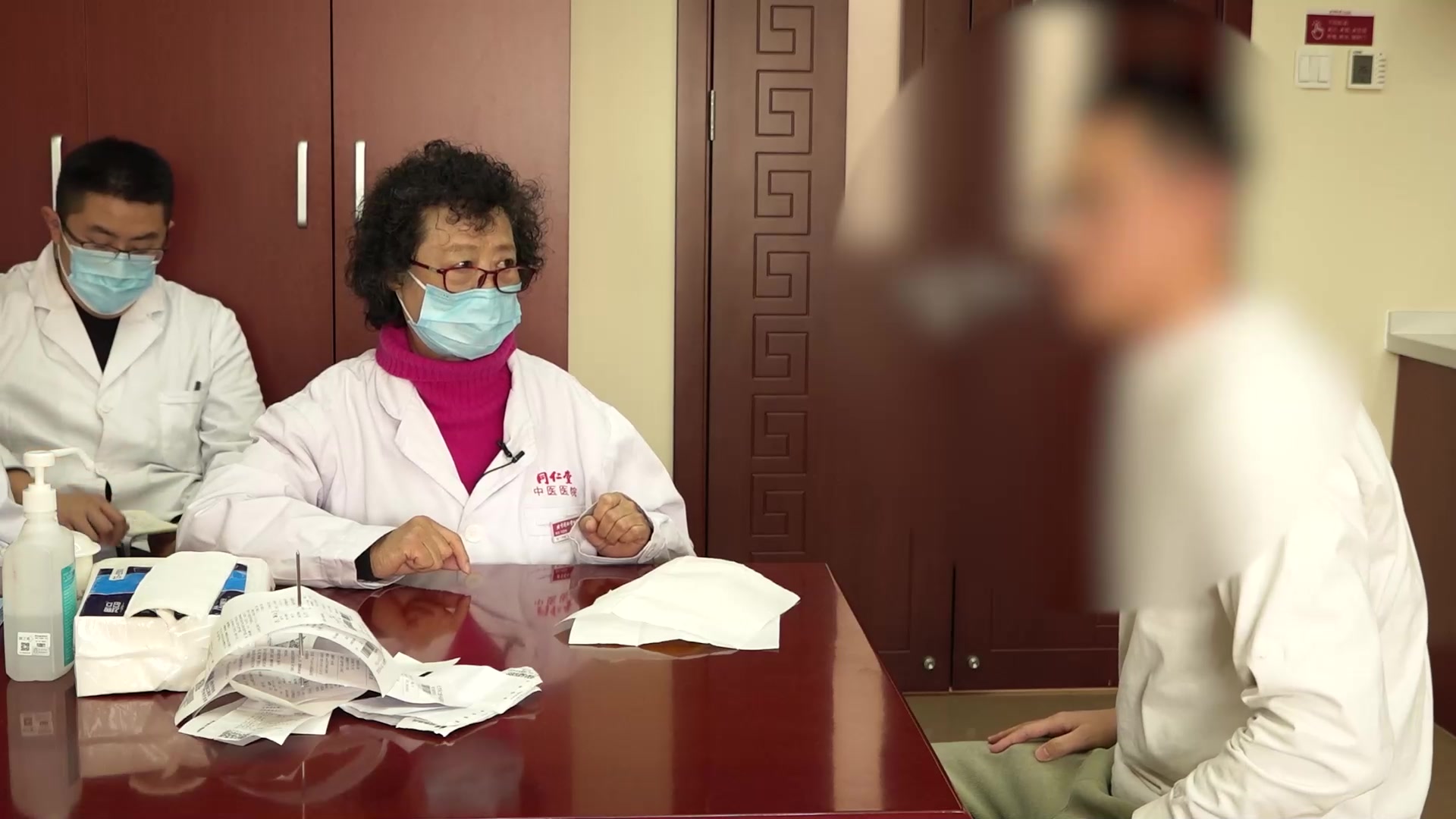 脾肾气阴两虚湿热内蕴：32岁男性肾囊肿伴腰酸失眠的补泻兼施法