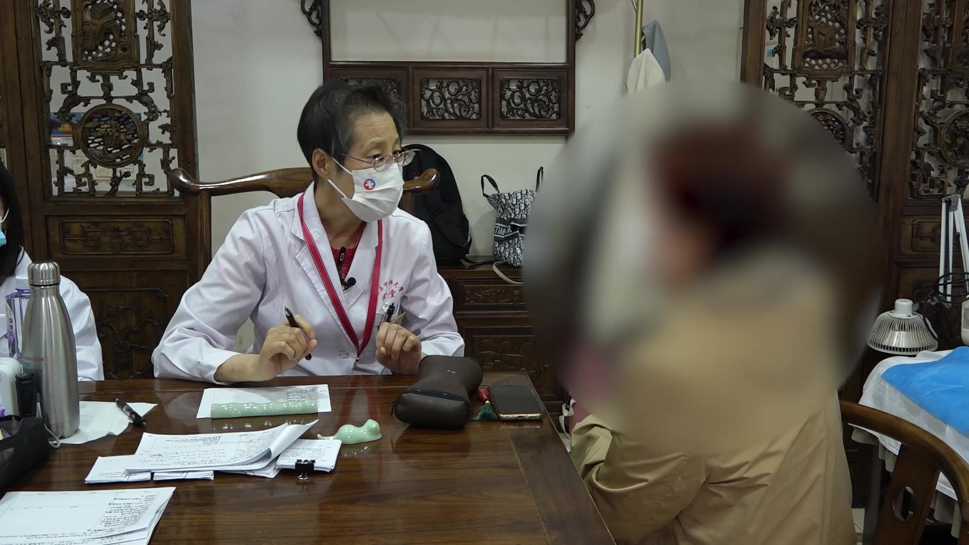 气血不足痰瘀互结：65岁女性自汗盗汗兼动脉硬化斑块的巩固调治