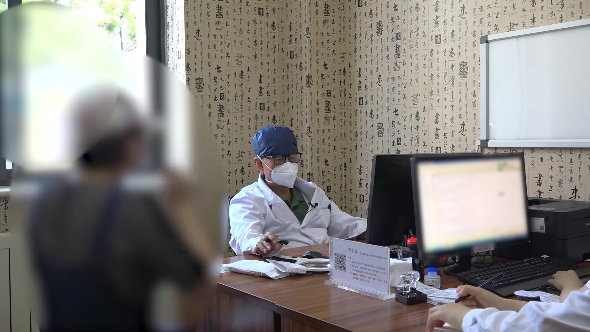肝郁脾虚血瘀：56岁女性斑秃复诊的疏肝健脾活血解毒法