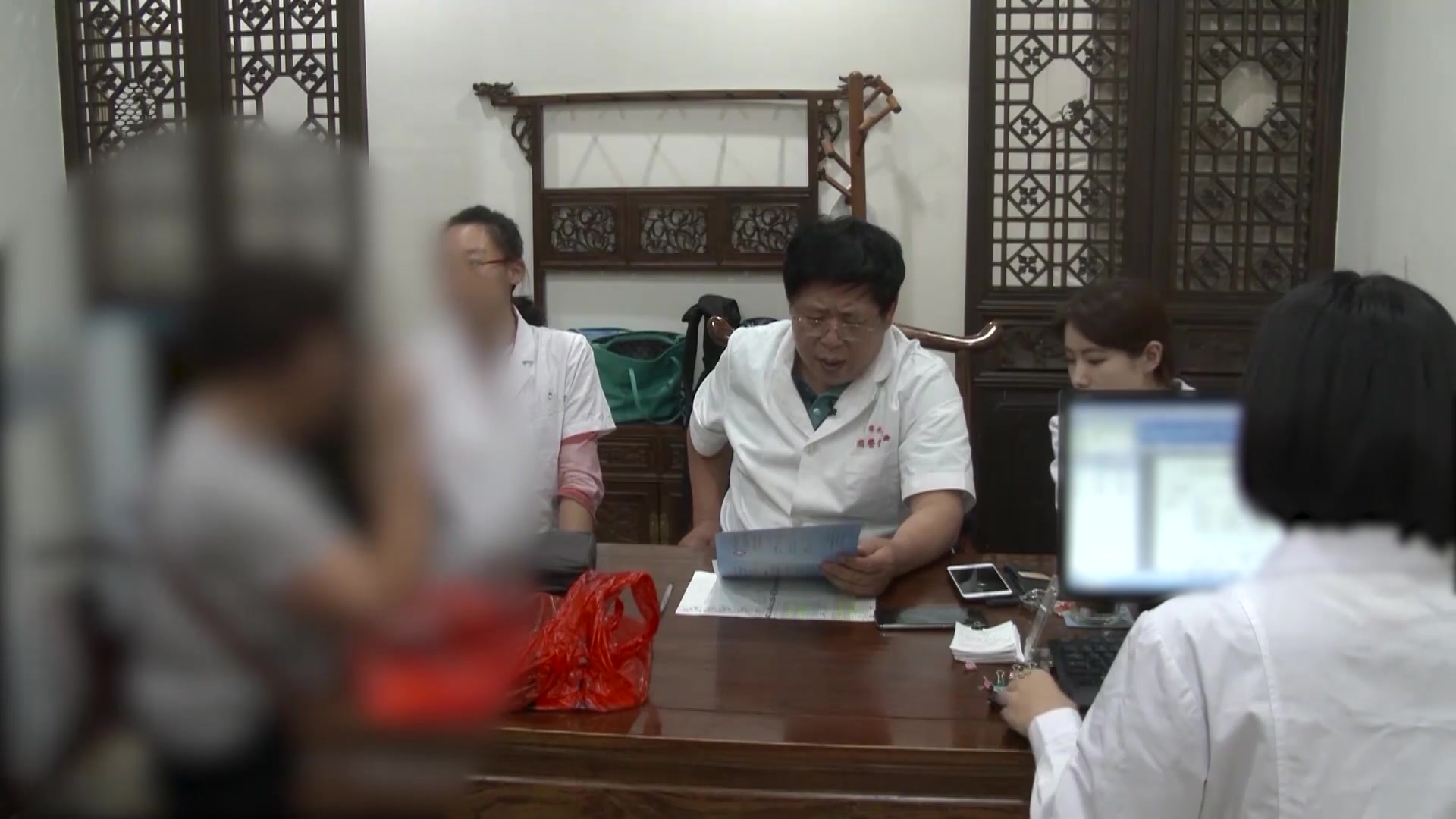 气虚血瘀瘀热上扰：68岁女性头热耳鸣麻木的益气通阳活血法