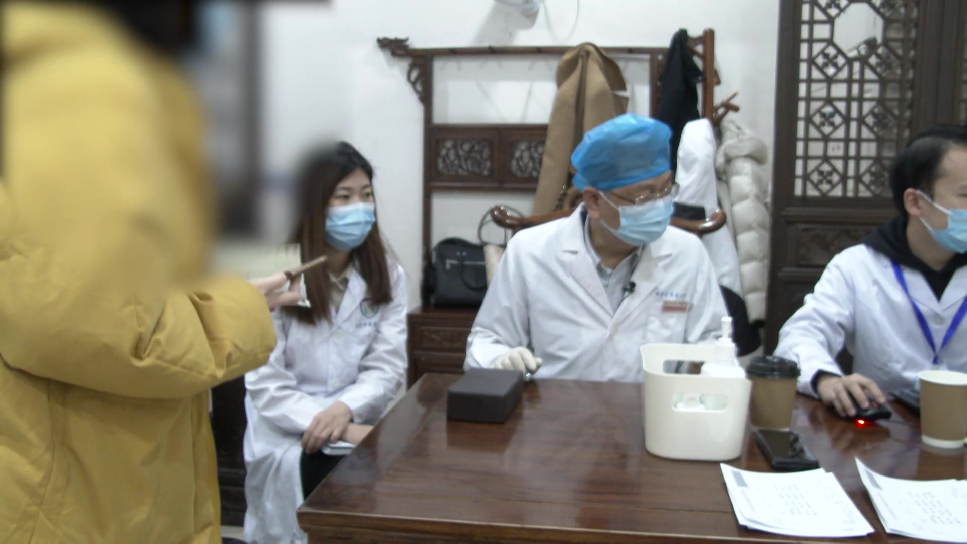 风热蕴肤肝郁脾虚：22岁女性皮肤红疹瘙痒的凉血祛风法