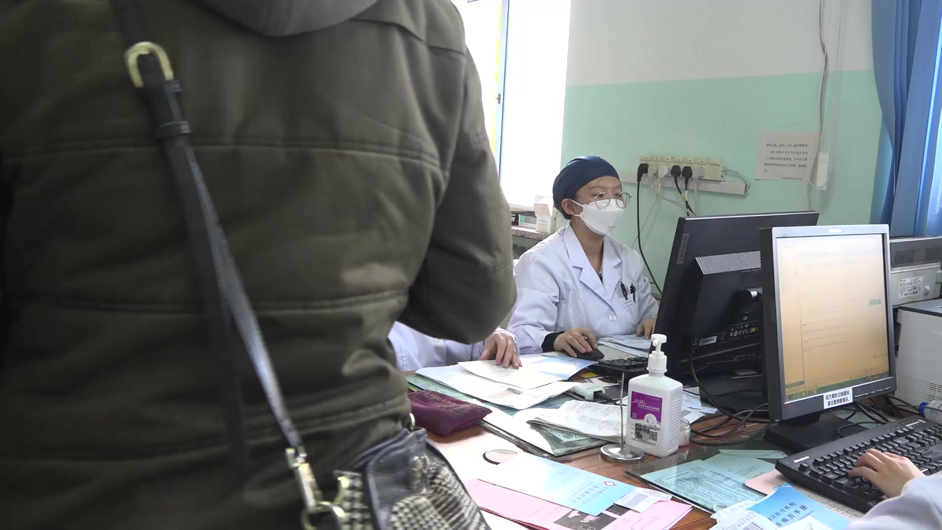 肝肾不足冲任不固：25岁PCOS患者服紧急避孕药后崩漏的调经止血法