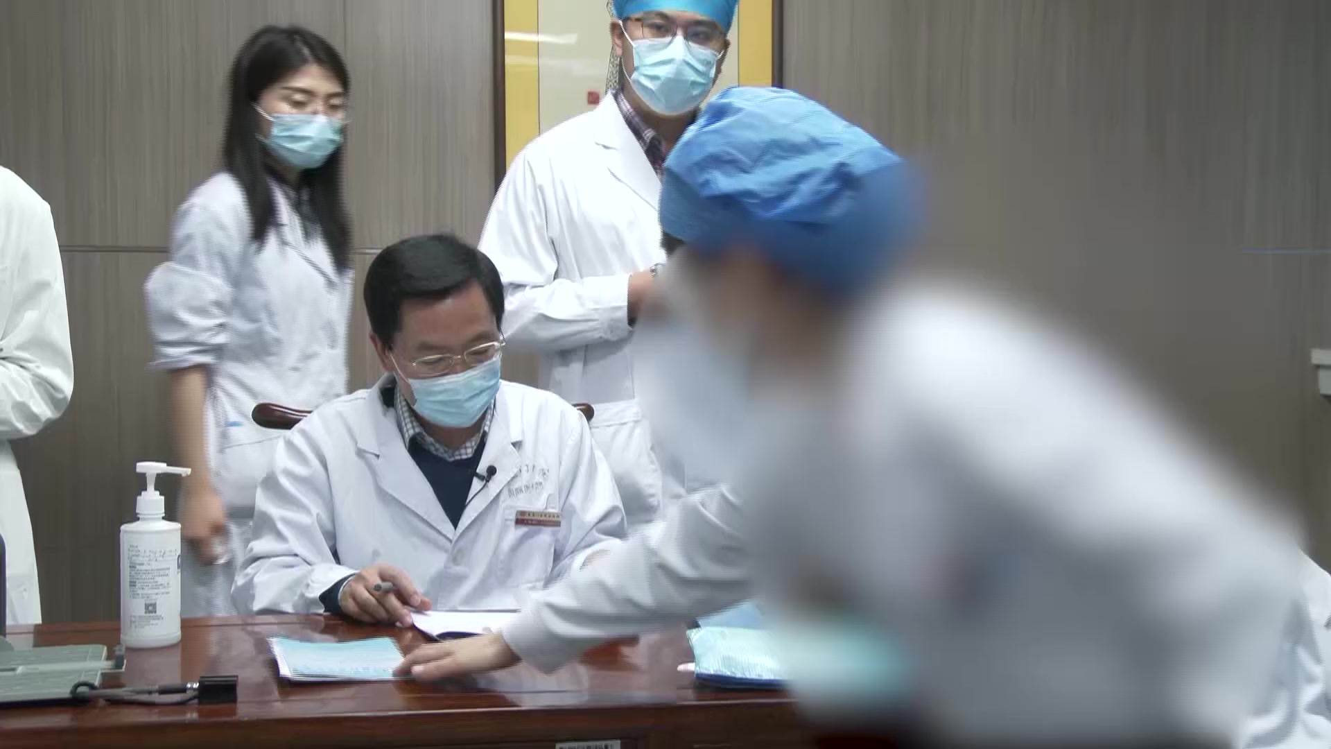 脾肾亏虚湿浊瘀阻：64岁慢性肾衰腰膝疼痛伴失眠的内外合治