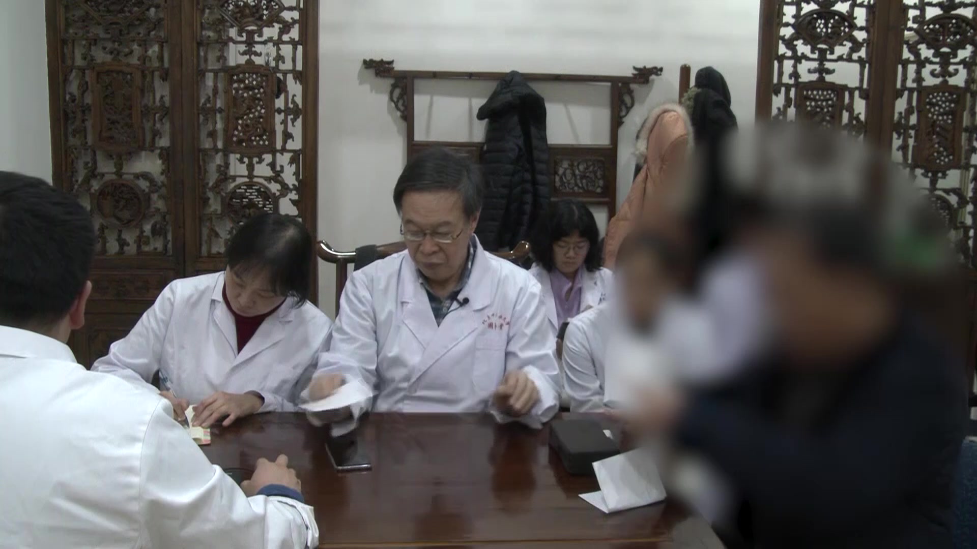 湿热浊毒内蕴：65岁肾功能不全患者皮肤瘙痒失眠之中药内服外洗法