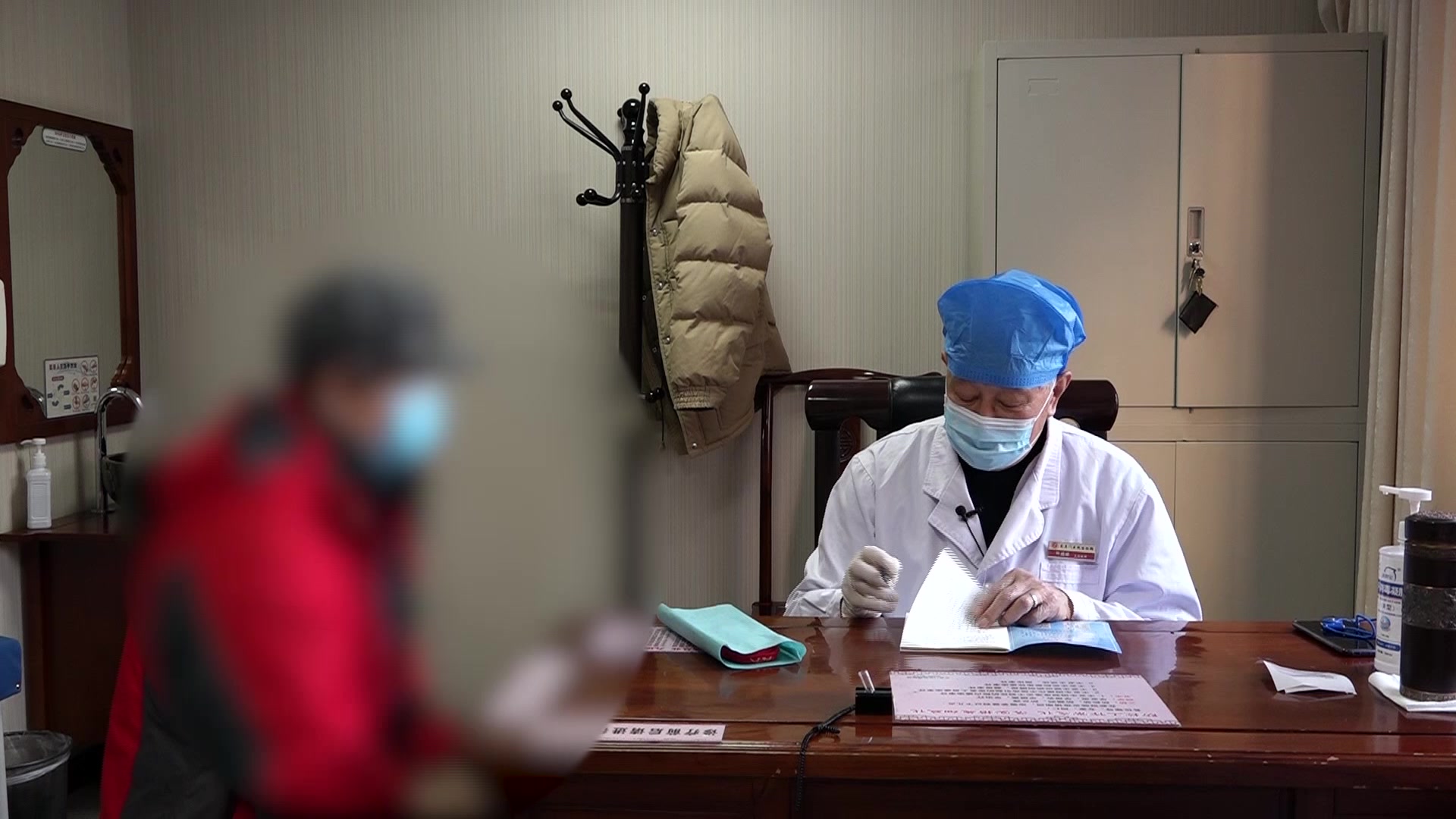 脾虚湿热中阻：63岁女性反流性食管炎烧心反复的清热化湿和胃法