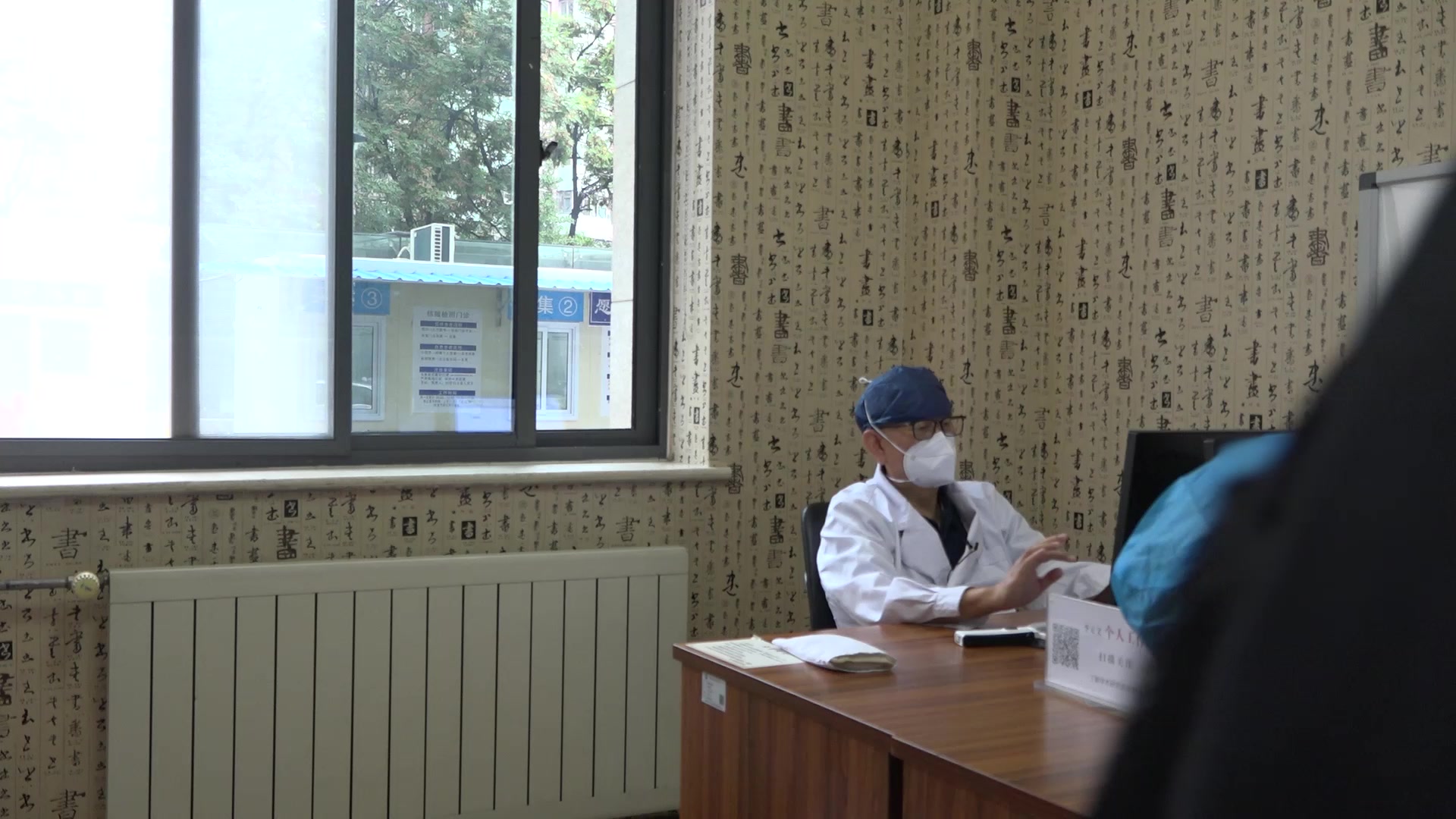风寒束表湿热内蕴：58岁男性荨麻疹反复发作的疏风清热利湿法