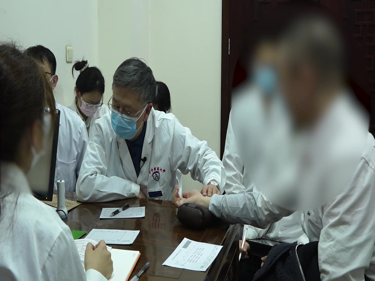 肾阴虚证：40岁男性盗汗集中于腿部的知柏地黄丸加减治疗