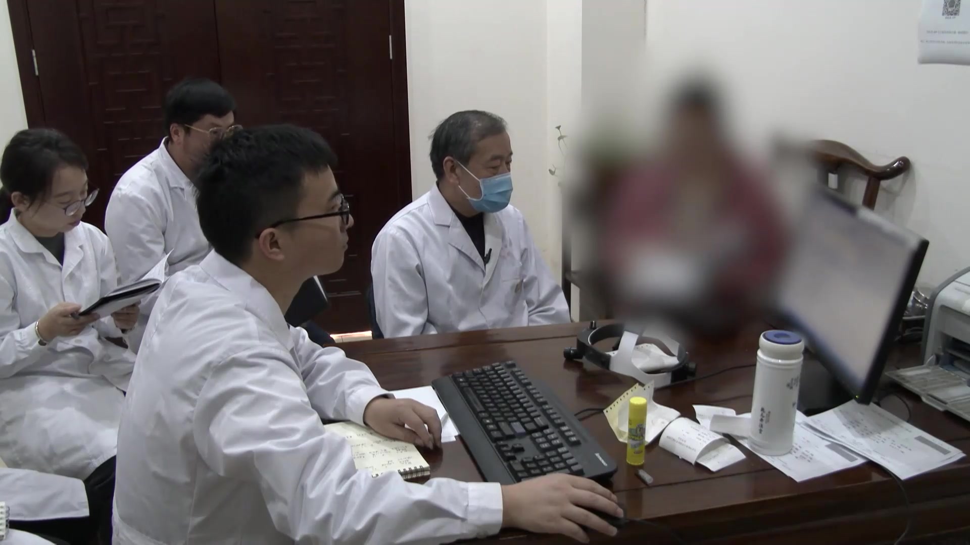 心肝火旺阴虚火旺：40岁女性顽固性耳鸣的清心安神与滋阴降火法