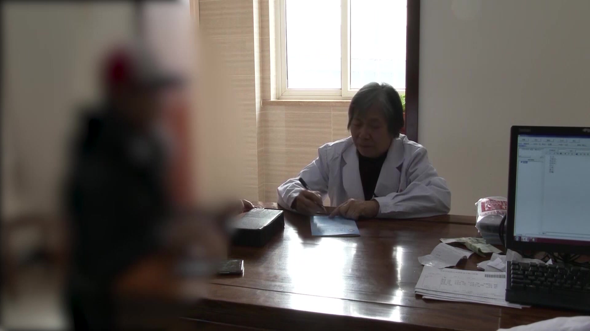 气血两虚：33岁产后女性后背下肢发凉失眠的益气养血温经法
