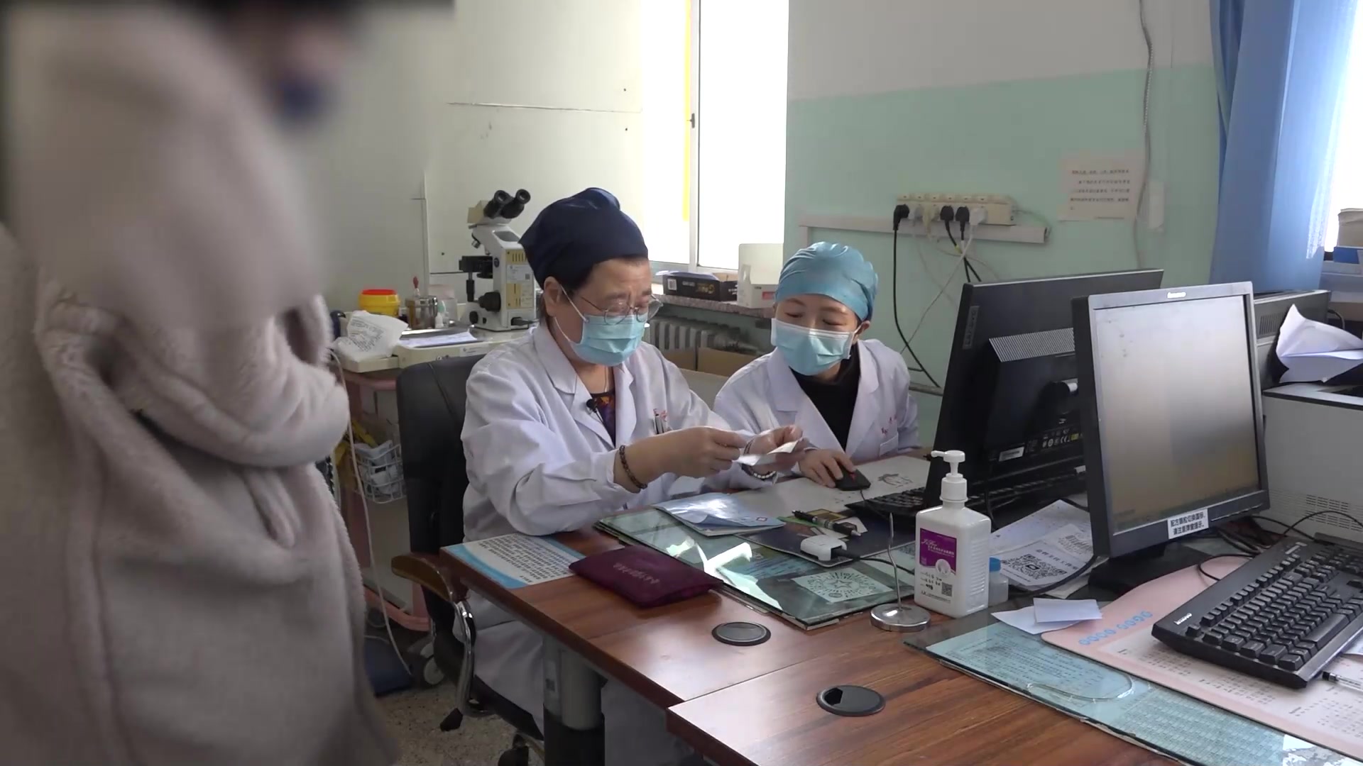 肾虚血瘀痰瘀互结：35岁女性子宫内膜增厚伴可疑息肉的补肾化瘀散结法