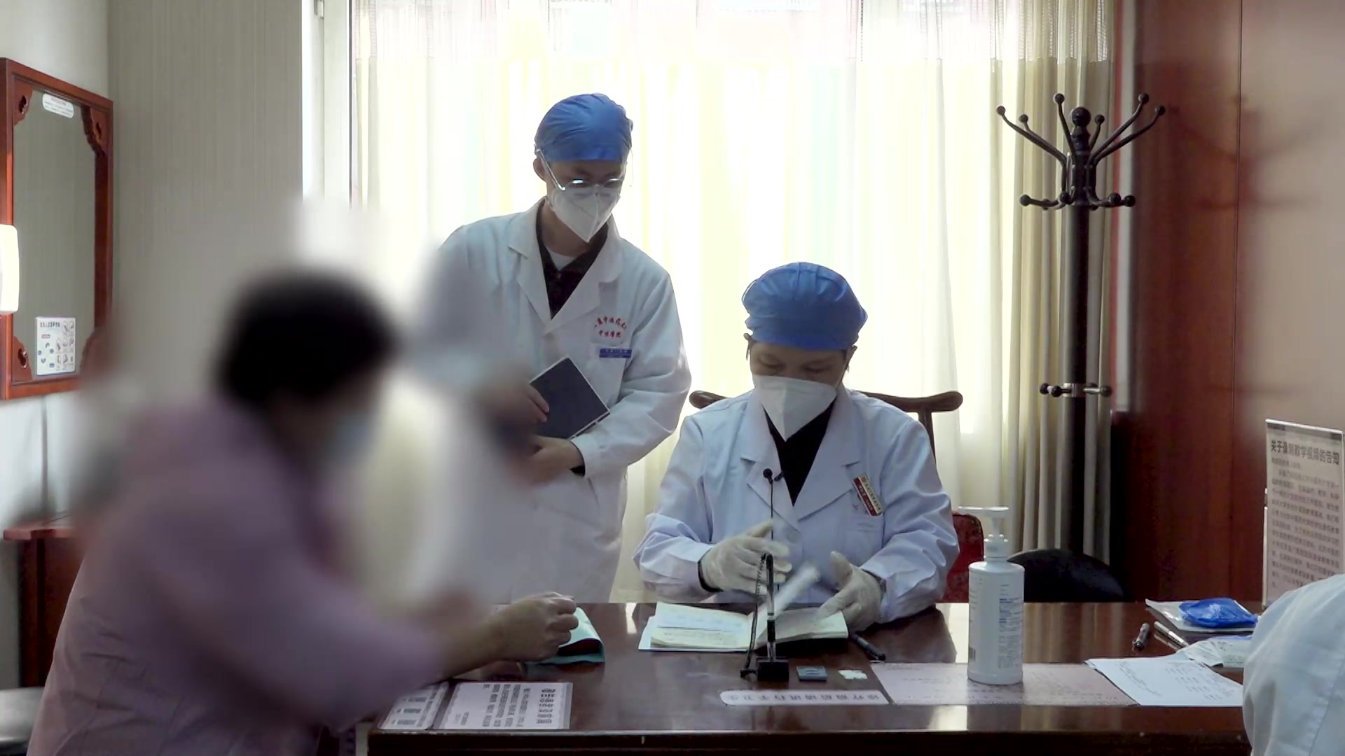 肾虚湿热：52岁慢性肾盂肾炎患者惊恐腰酸的益肾清利法