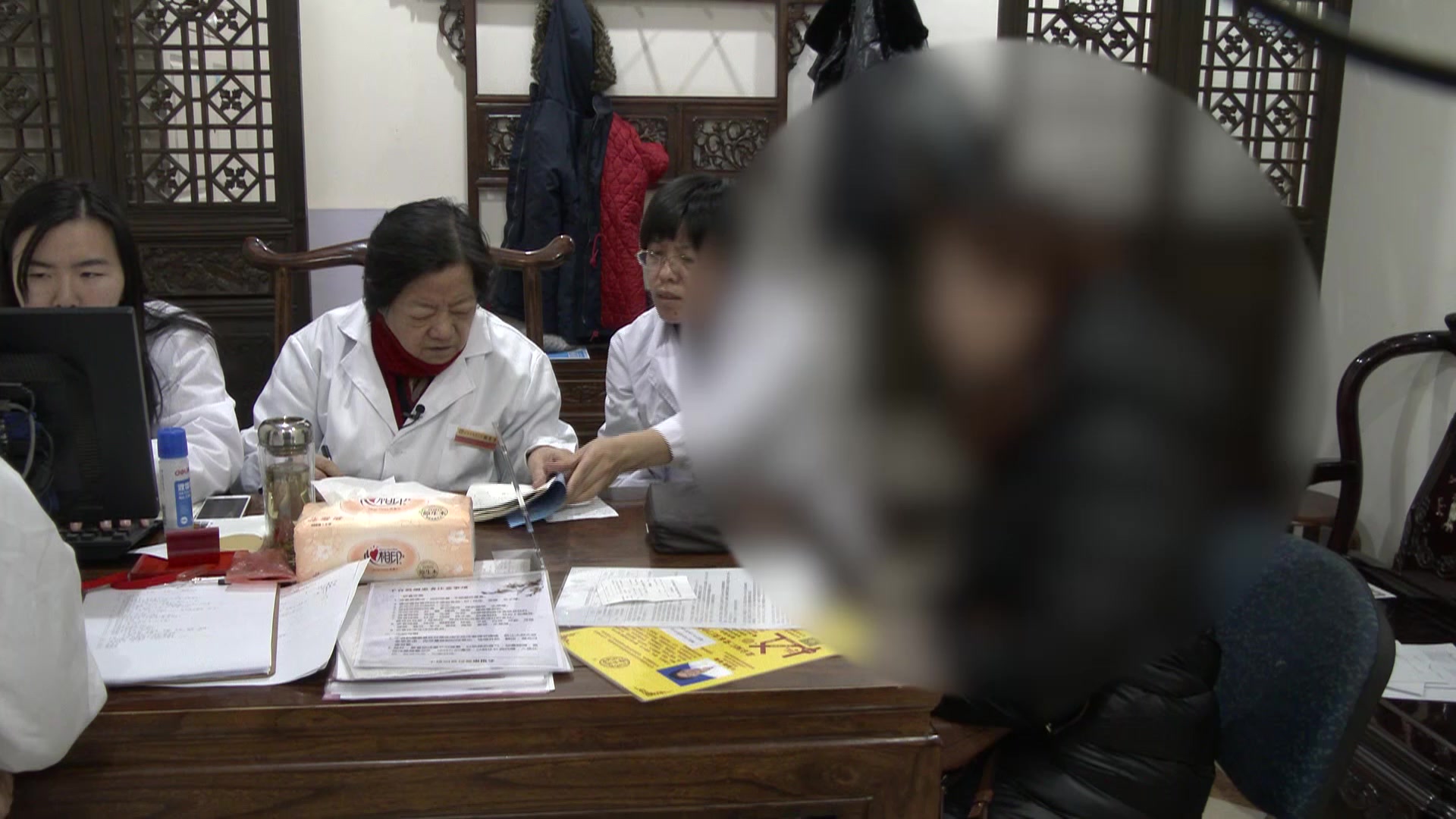 脾虚肝郁冲任不固：44岁患者经期延长9天的调黄体与化湿法