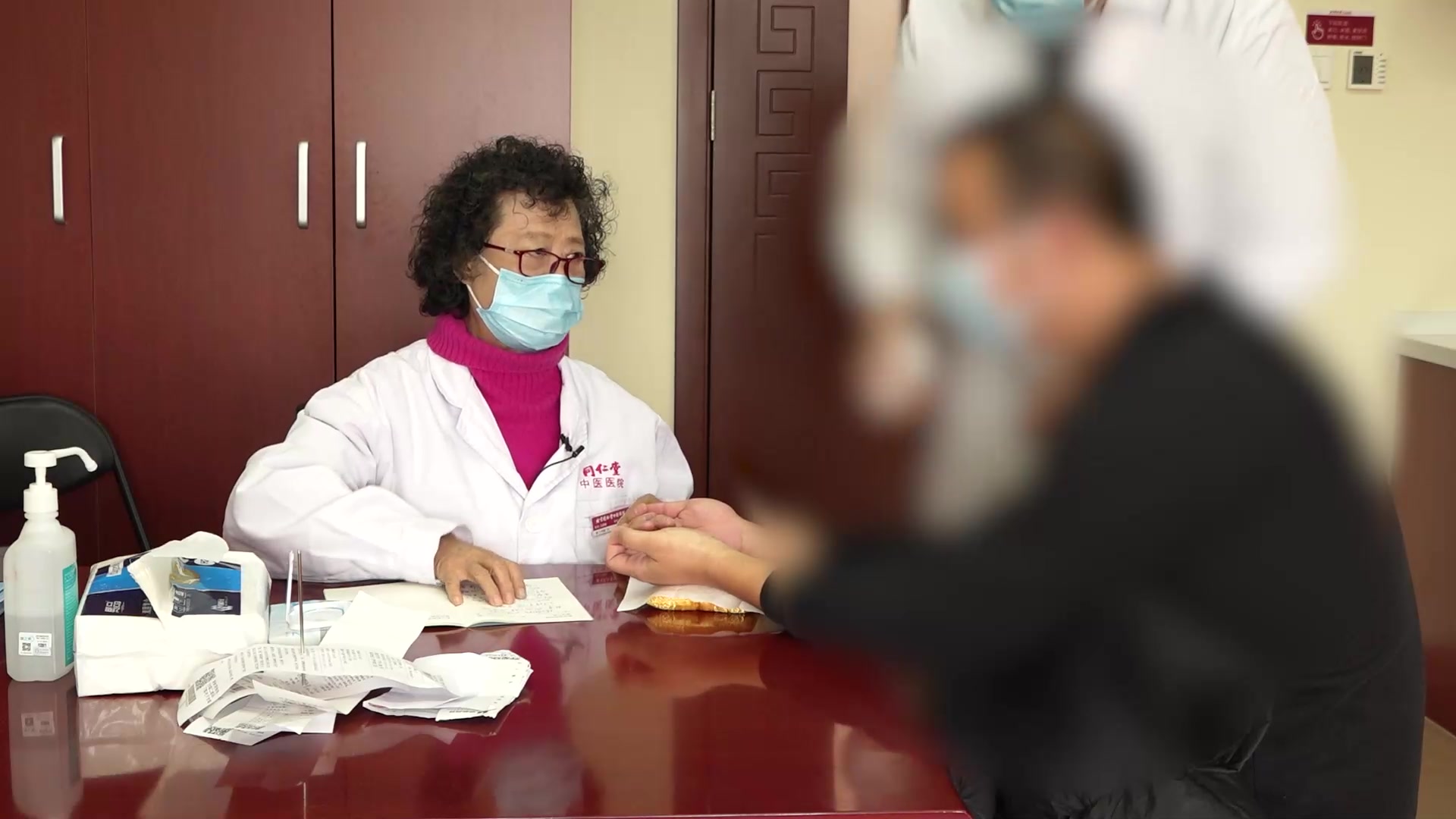 肝脾不调肾虚血瘀：37岁男性胸闷便粘腰酸之调肝健脾益肾活血法