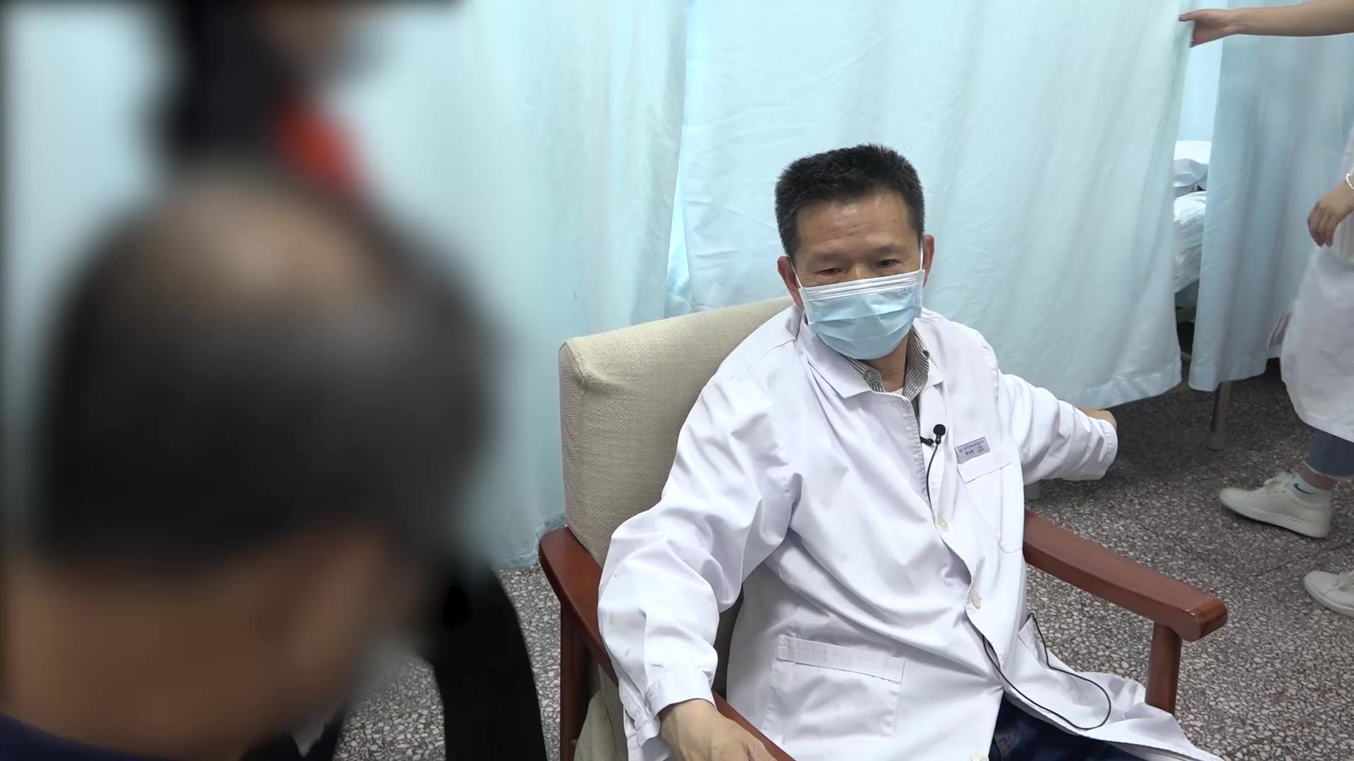 腰痛（局部压痛）：60岁男性活动后腰痛的针灸拔罐治疗