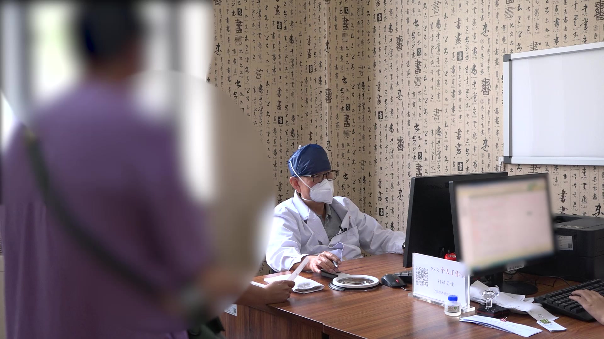 脾虚肝郁热毒瘀结：35岁女性跖疣5年伴便秘面斑的内服外洗火针综合治疗
