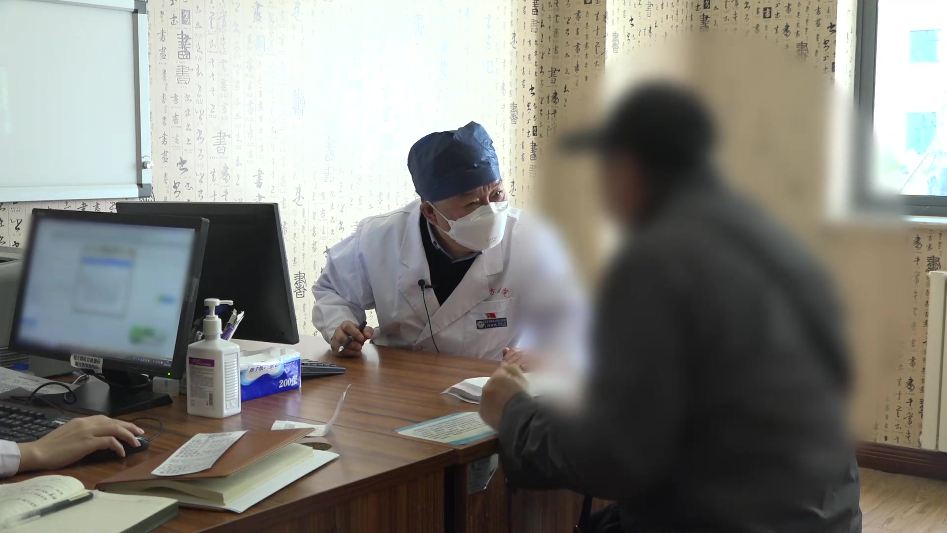 瘀滞化热兼肾气不足：74岁男性活动后头晕的补肾化痰祛瘀法