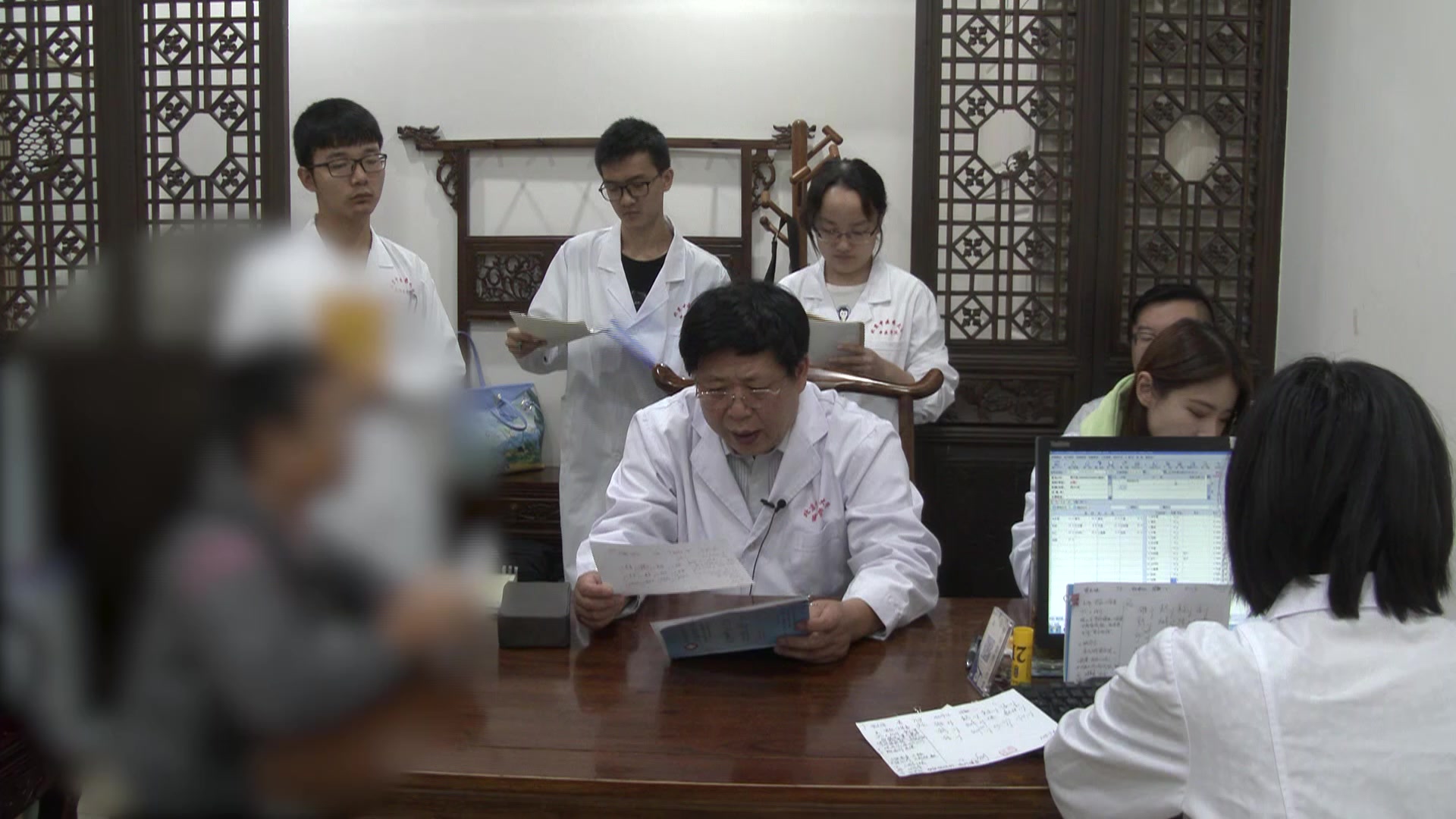 肝郁化火痰热扰心：67岁女性失眠多梦伴转筋的柴胡加龙骨牡蛎汤加减
