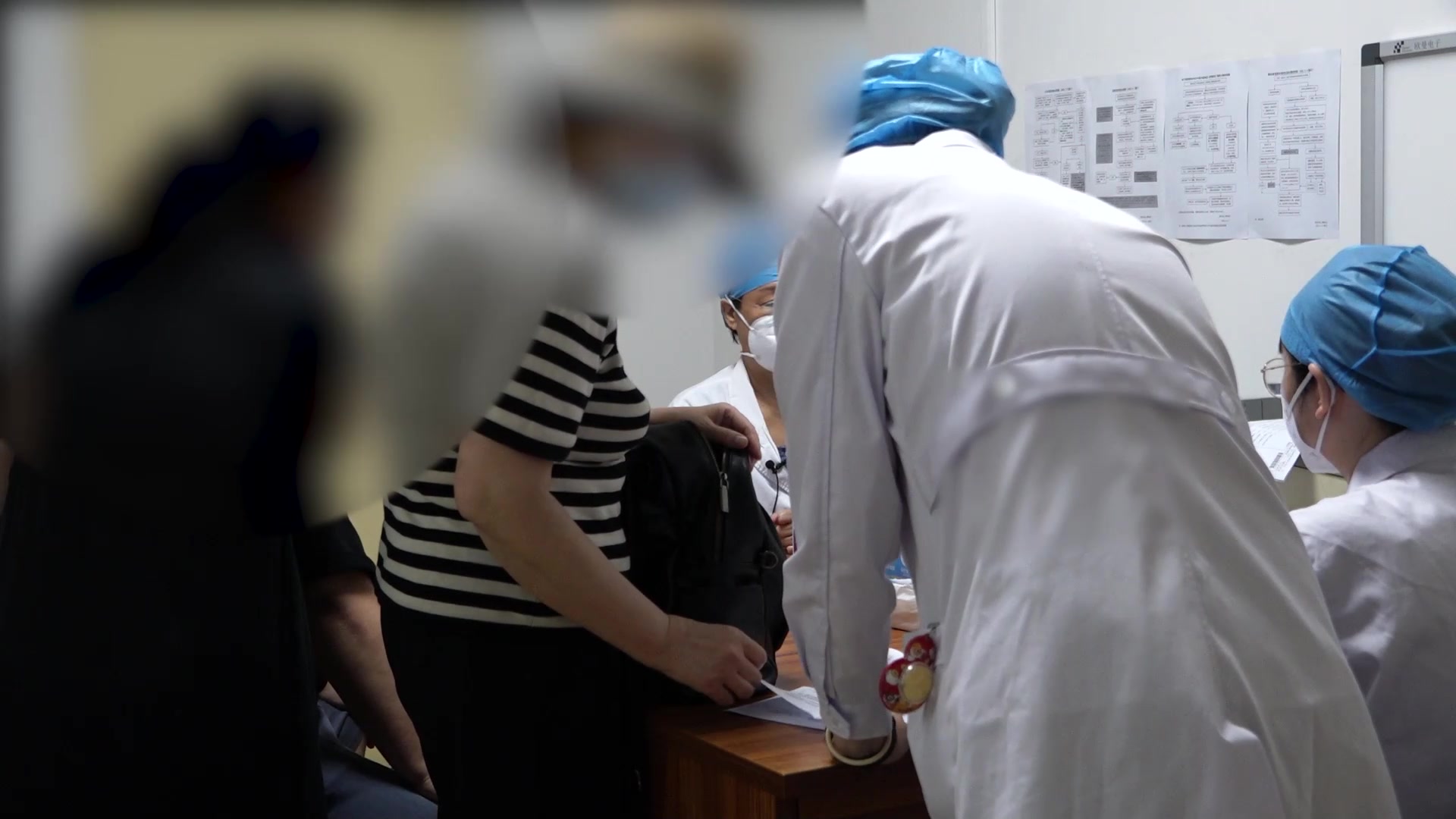 湿热瘀阻脾虚痰湿：22岁男性肥胖痛风高尿酸的中药调治与生活管理