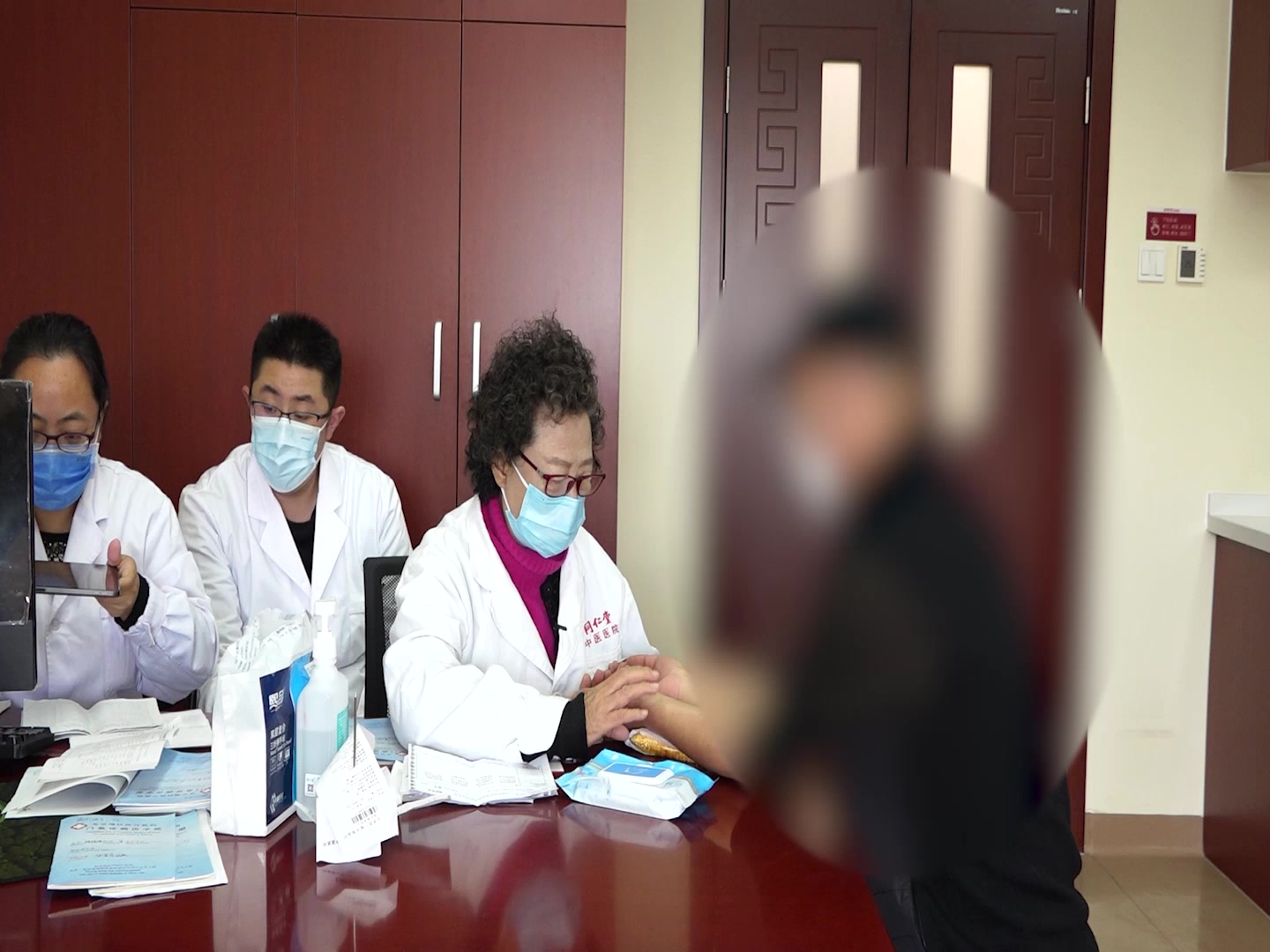 肝脾湿热瘀阻：59岁结肠癌术后消渴心烦口苦的调肝泄浊法