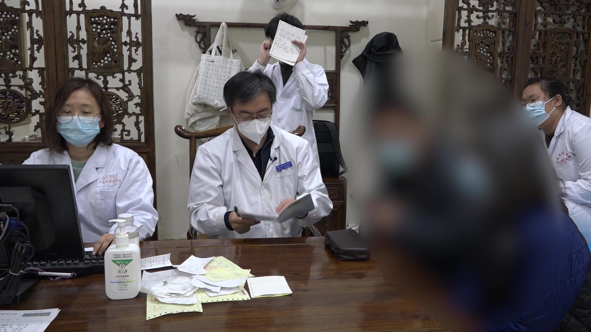 肝郁化火肝阳上亢：52岁女性多疑心慌伴肢颤的中西医协同治疗