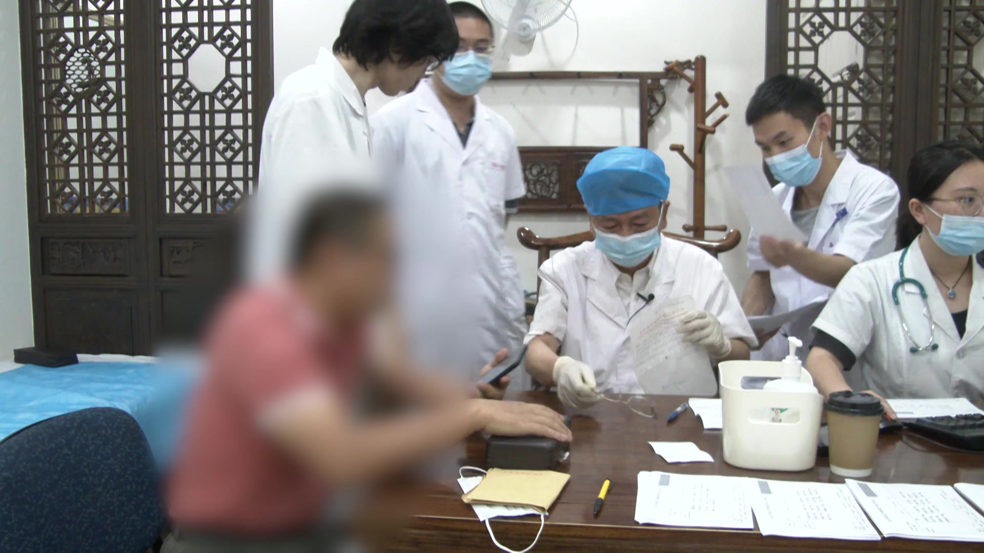 脾虚湿盛兼肝郁：44岁男性精神症状缓解后调理的健脾疏肝法