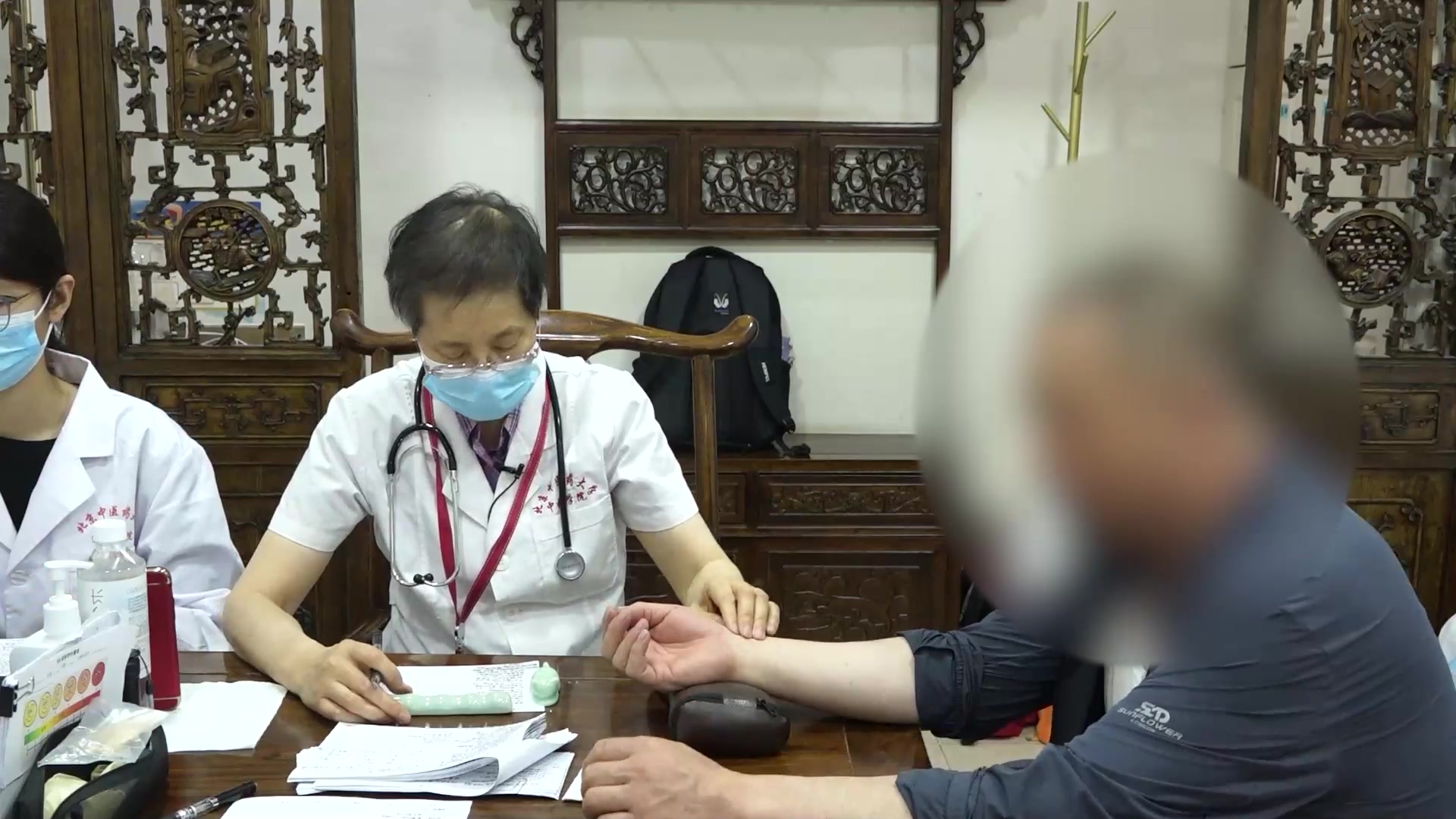 肾虚血瘀冲气上逆：55岁男性腰痛冲气皮肤不愈之补肾化瘀平冲法