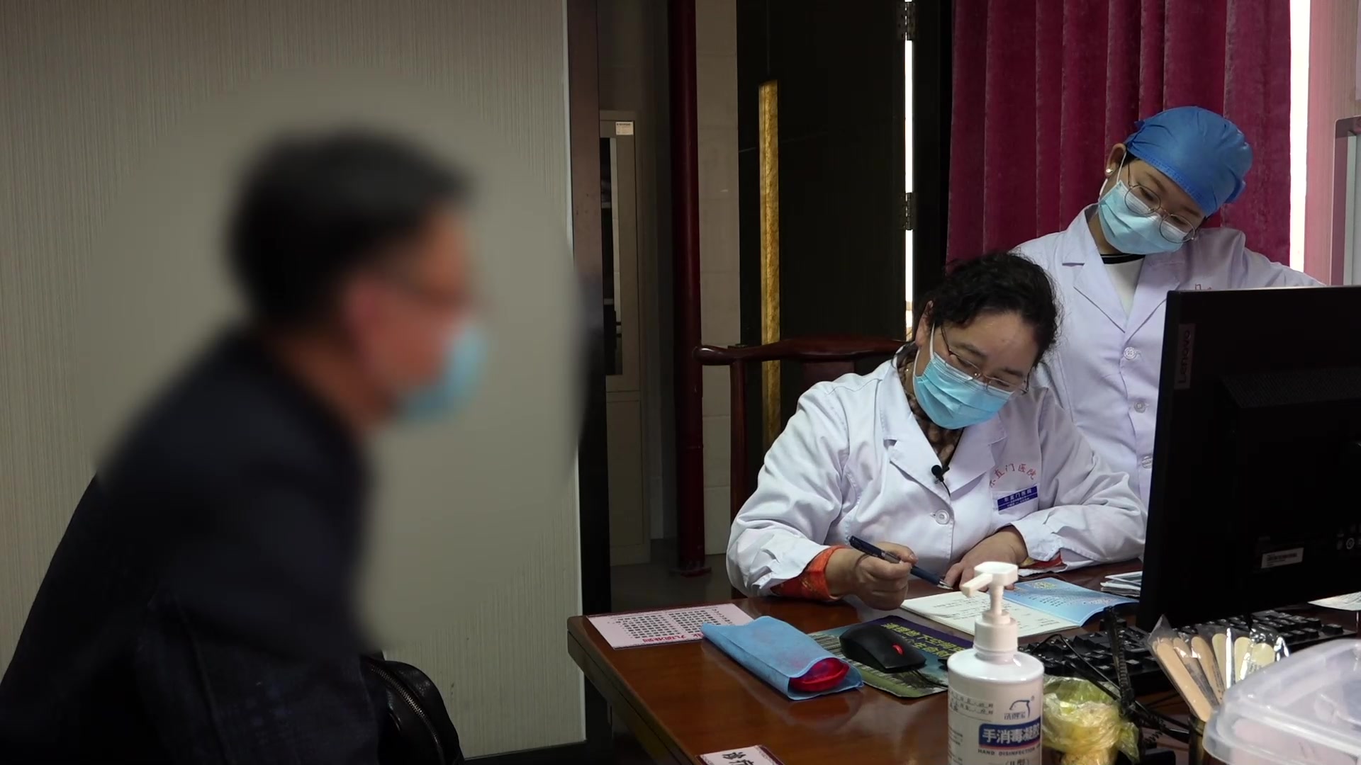寒热错杂上热下寒：40岁男性失眠2个月的乌梅丸合头针调治