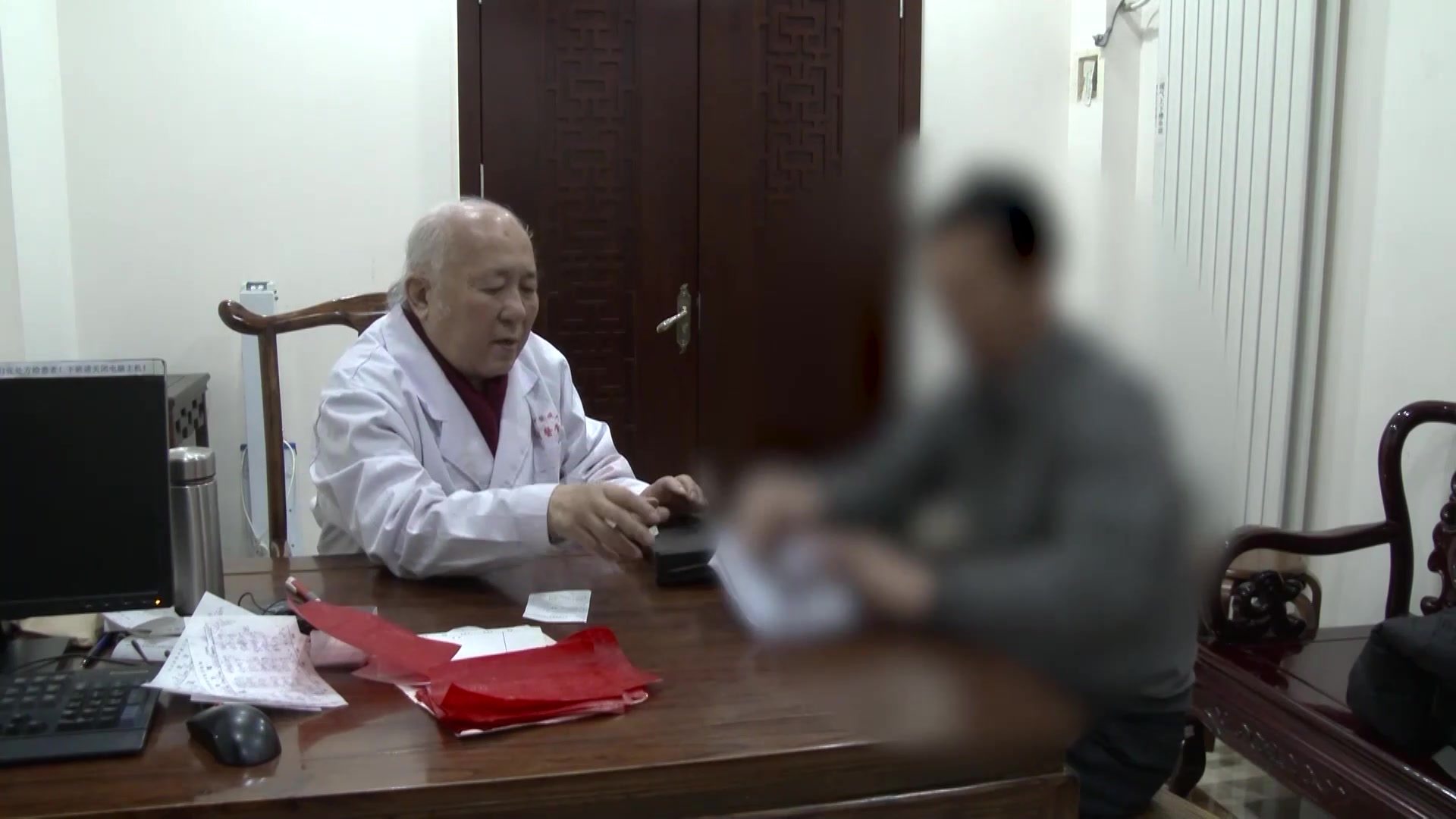 胃阴不足肝胃不和：59岁萎缩性胃炎溃疡10年饥饿痛之养阴清热制酸法